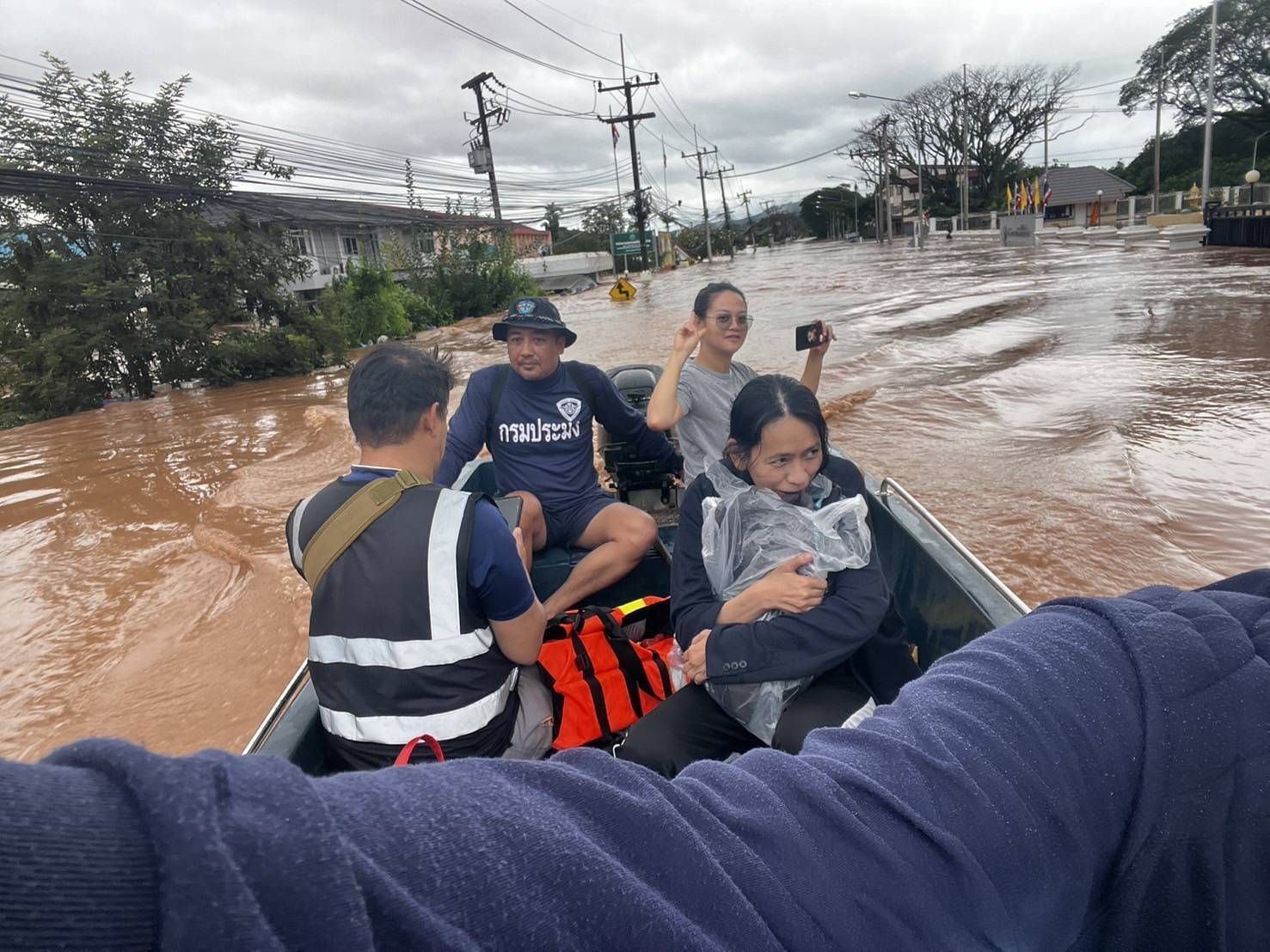 กรมประมง ส่งเจ้าหน้าที่พร้อมยานพาหนะช่วยเหลือผู้ประสบอุทกภัย 4 จังหวัดภาคเหนือพร้อมสั่งการเตรียมพร้อม 24 ชั่วโมงทุกพื้นที่เสี่ยงพายุ “วิภา” 3 520739