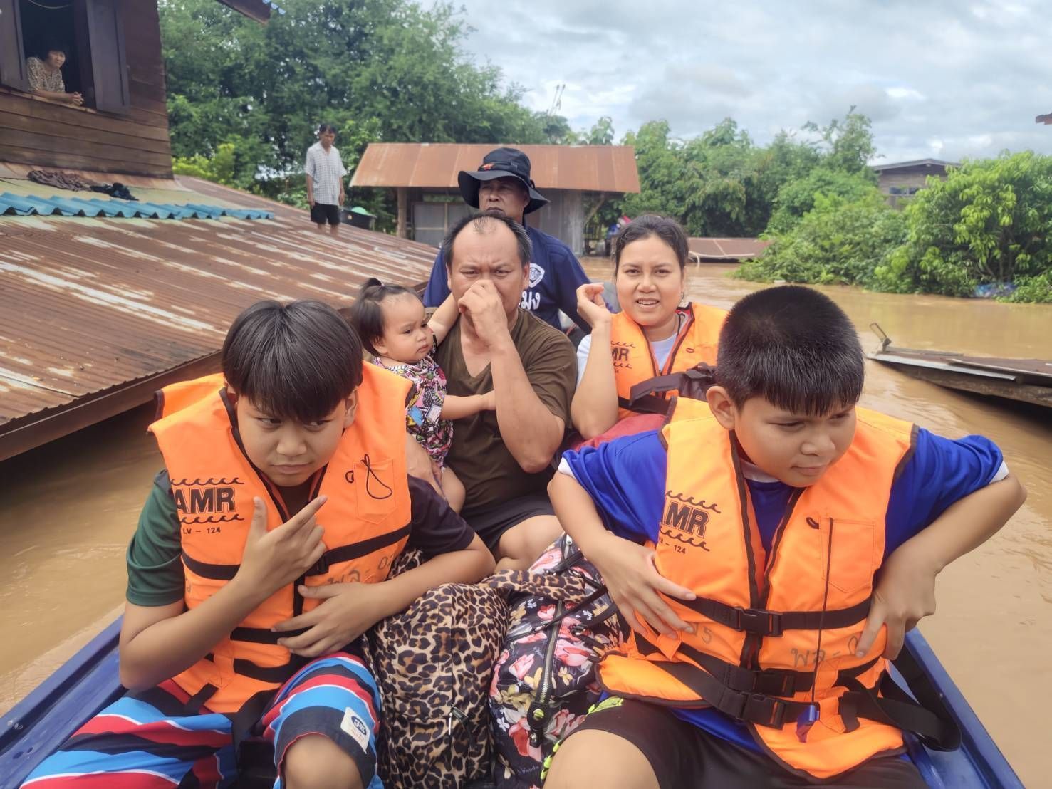 กรมประมง ส่งเจ้าหน้าที่พร้อมยานพาหนะช่วยเหลือผู้ประสบอุทกภัย 4 จังหวัดภาคเหนือพร้อมสั่งการเตรียมพร้อม 24 ชั่วโมงทุกพื้นที่เสี่ยงพายุ “วิภา” 4 520740