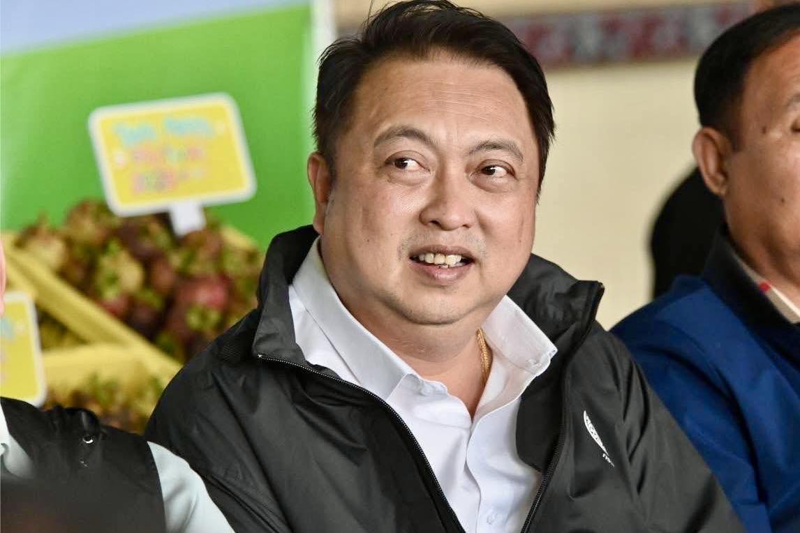 “สุชาติ”ปลื้ม ใช้เวลาแค่ 16 วัน ดันราคามังคุดใต้ทะลุกิโลกรัมละ 100 บาท 2 520852293 1112097701112264 3064044824601404252 n