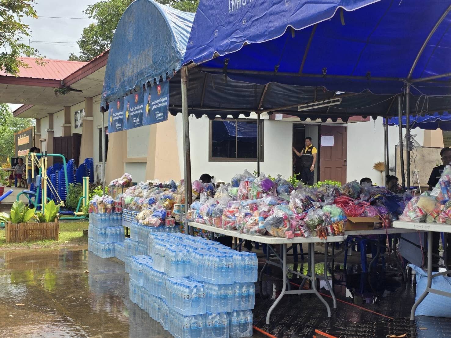 หน่วยสัตวแพทย์เคลื่อนที่จังหวัดอุบลฯ เตรียมพร้อมให้บริการด้านสุขภาพสัตว์ในจุดอพยพ 68 แห่ง อ.เดชอุดม 6 524