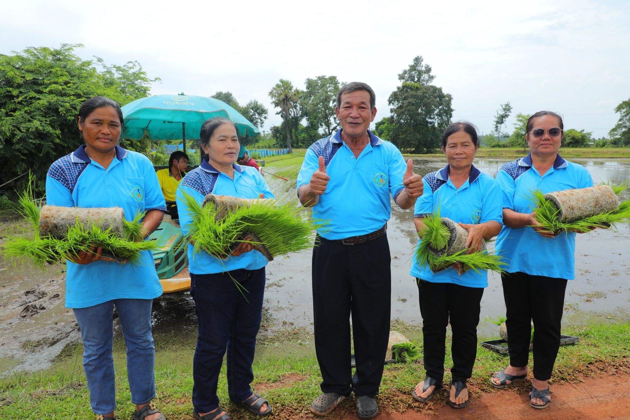 กรมข้าวนำคณะสื่อสัญจรดูงาน การเพิ่มประสิทธิภาพการผลิตข้าวของเกษตรกรผู้ประสบอุทกภัย ภายใต้โครงการเสริมสร้างศักยภาพการผลิตเมล็ดพันธุ์ข้าวของศูนย์ข้าวชุมชน ณ จังหวัดสกลนคร 6 889644