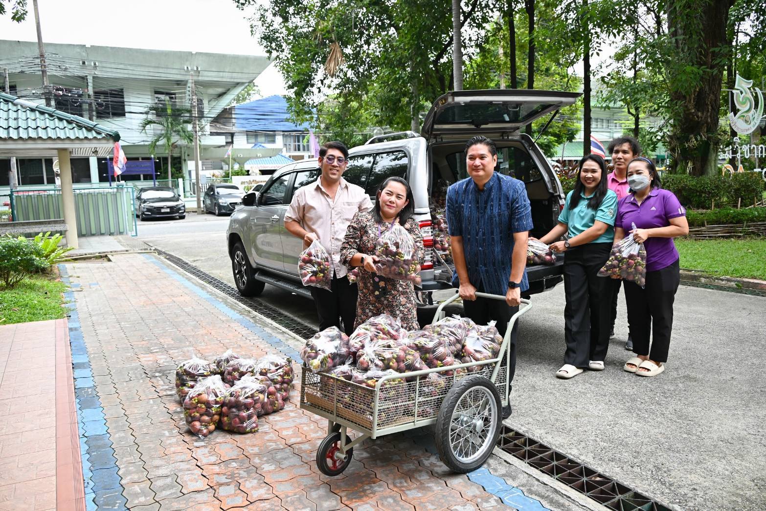 กรมวิชาการเกษตร รับนโยบายรัฐมนตรีเกษตร ช่วยเหลือเกษตรกรใต้ รับซื้อมังคุดแปลงใหญ่ 9 ตัน นำร่องเชิญชวนประชาชนบริโภคผลไม้ไทยเพิ่ม 6 937921