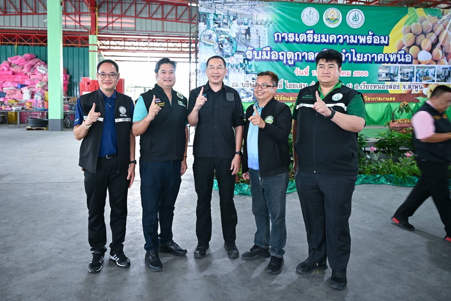 รัฐมนตรีเกษตร สั่งกรมวิชาการเกษตร กรมส่งเสริมการเกษตร กรมส่งเสริมสหกรณ์ มกอช. และ อตก. ลุยลงพื้นที่ เตรียมความพร้อมรับมือฤดูกาลผลิตลำไยภาคเหนือ 5 945251