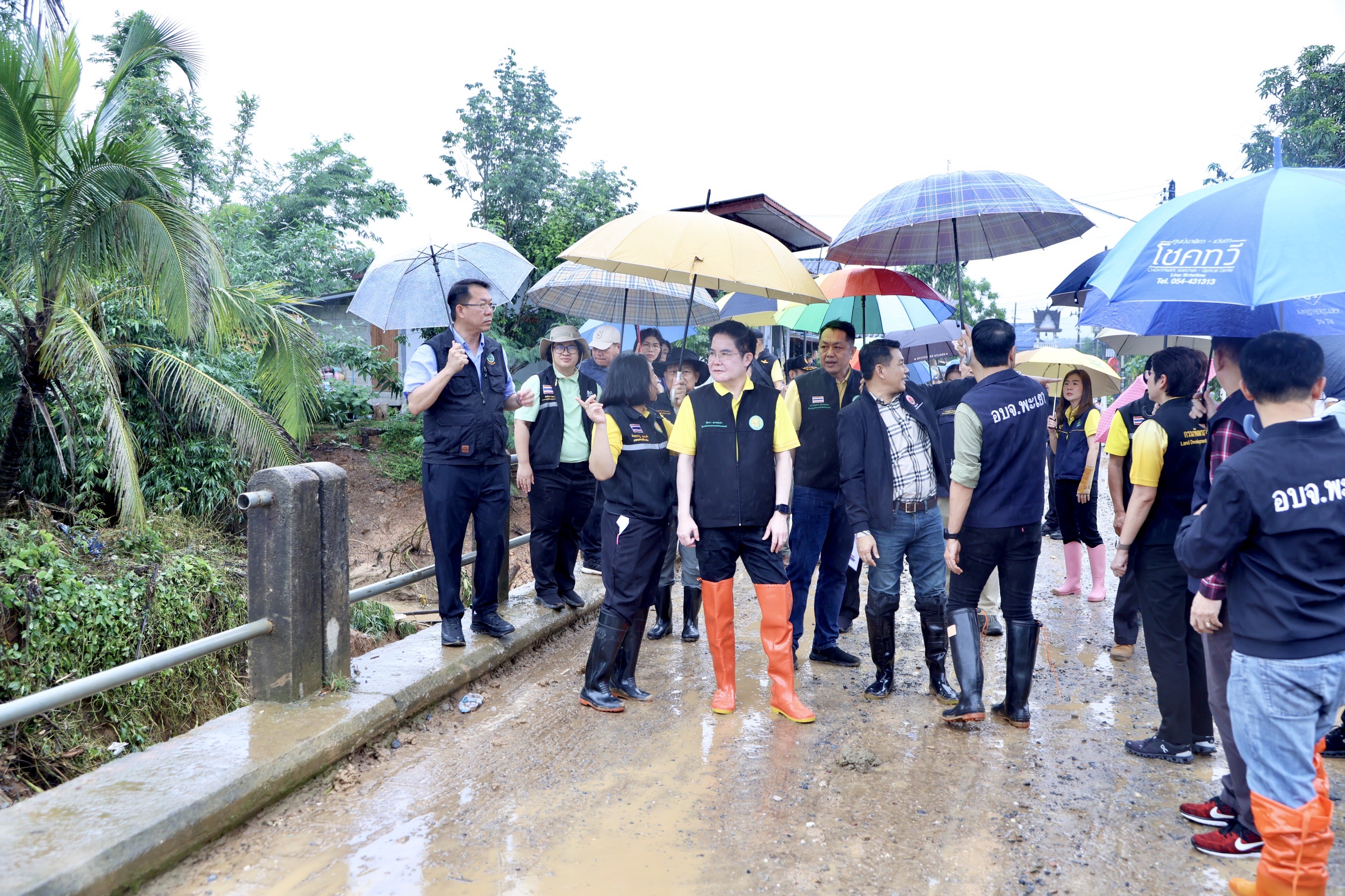 รมช.อัครา ลงพื้นที่ช่วยเกษตรกรแก้น้ำท่วม ฟื้นฟูแหล่งน้ำ ชวนเกษตรกรเปลี่ยนโรงเรียนร้าง หวังเป็น “ศูนย์ข้าวชุมชน” สร้างวิสาหกิจชุมชน ยกระดับชีวิตเกษตรกร 5 S 134004850