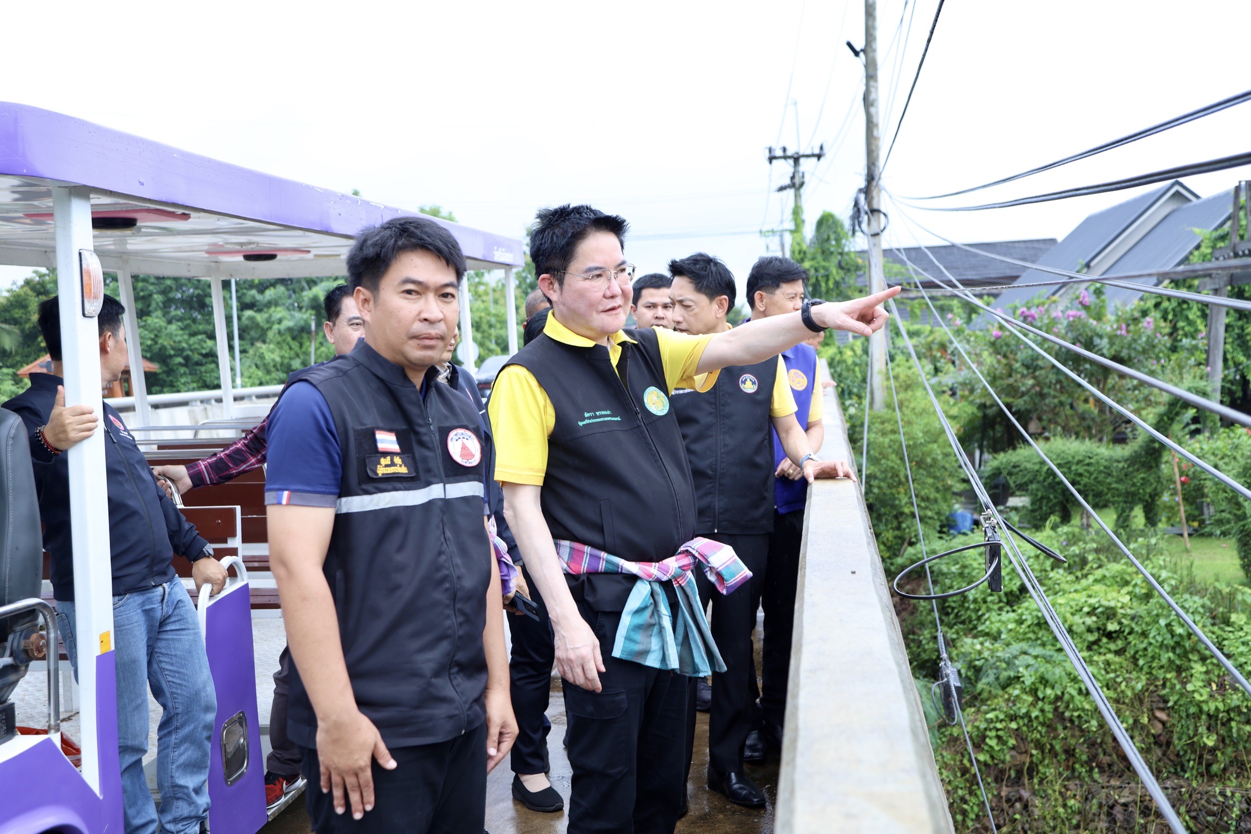 รมช.อัครา ลงพื้นที่ช่วยเกษตรกรแก้น้ำท่วม ฟื้นฟูแหล่งน้ำ ชวนเกษตรกรเปลี่ยนโรงเรียนร้าง หวังเป็น “ศูนย์ข้าวชุมชน” สร้างวิสาหกิจชุมชน ยกระดับชีวิตเกษตรกร 11 S 134021165