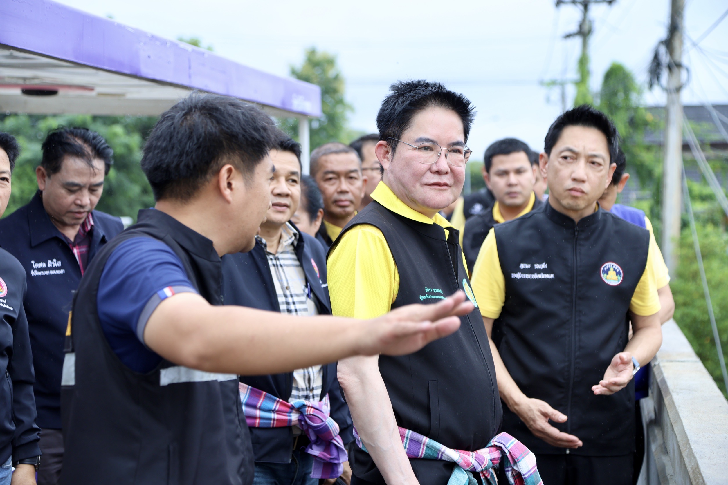 รมช.อัครา ลงพื้นที่ช่วยเกษตรกรแก้น้ำท่วม ฟื้นฟูแหล่งน้ำ ชวนเกษตรกรเปลี่ยนโรงเรียนร้าง หวังเป็น “ศูนย์ข้าวชุมชน” สร้างวิสาหกิจชุมชน ยกระดับชีวิตเกษตรกร 13 S 134021169