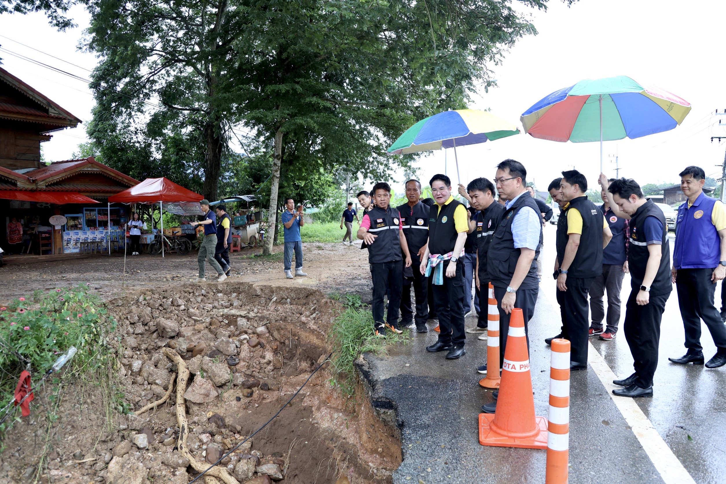 รมช.อัครา ลงพื้นที่ช่วยเกษตรกรแก้น้ำท่วม ฟื้นฟูแหล่งน้ำ ชวนเกษตรกรเปลี่ยนโรงเรียนร้าง หวังเป็น “ศูนย์ข้าวชุมชน” สร้างวิสาหกิจชุมชน ยกระดับชีวิตเกษตรกร 14 S 134021174