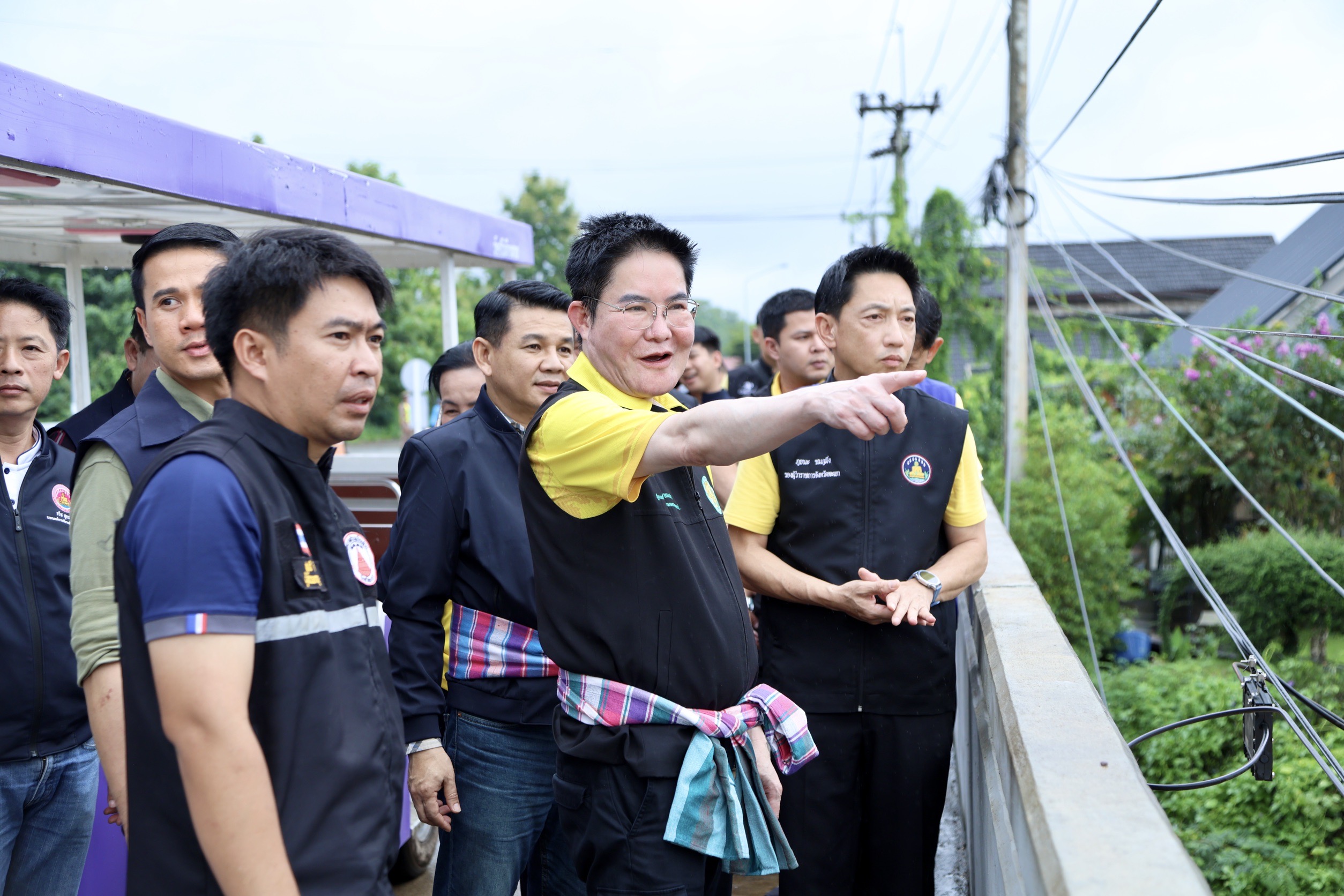 รมช.อัครา ลงพื้นที่ช่วยเกษตรกรแก้น้ำท่วม ฟื้นฟูแหล่งน้ำ ชวนเกษตรกรเปลี่ยนโรงเรียนร้าง หวังเป็น “ศูนย์ข้าวชุมชน” สร้างวิสาหกิจชุมชน ยกระดับชีวิตเกษตรกร 16 S 134021184