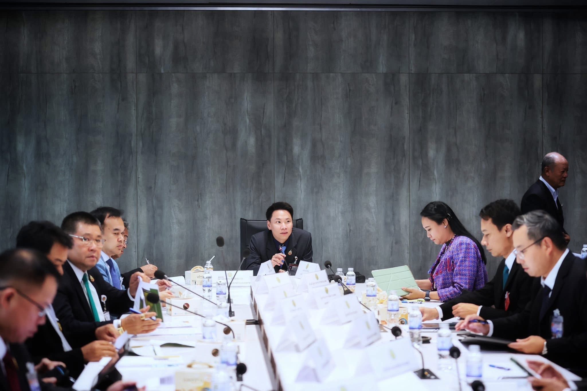 อนุกรรมการ นบข. (ด้านการผลิต) เคาะช่วยเหลือชาวนาผู้ปลูกข้าวนาปี ปี68/69 ไร่ละ 1,200 บาท ไม่เกิน 10ไร่ วงเงินราว 40,000 ล้าน ส่วนไร่ละ1,000 บาท ช่วยเหลือผู้ปลูกข้าวนาปรัง เตรียมรวบรวมความเห็น ทั้งข้อดีข้อเสีย ส่งนบข. ใหญ่พิจารณาทบทวนและเห็นชอบ 3 S 15221110