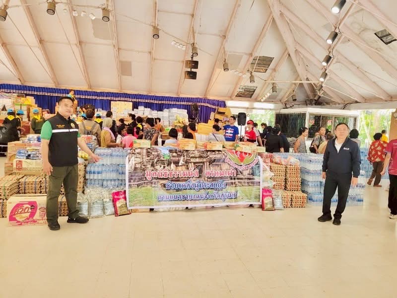 อธิบดีกรมปศุสัตว์ลงพื้นที่ให้กำลังใจเกษตรกรผู้เลี้ยงสัตว์ ประชาชน และเจ้าหน้าที่ ที่ได้รับผลกระทบจากการสู้รบไทย-กัมพูชา พร้อมจัดตั้งจุดอพยพสัตว์เลี้ยง ให้การช่วยเหลือด้านสุขภาพสัตว์ เสบียงอาหารสัตว์ และสนับสนุนผลิตภัณฑ์ปศุสัตว์ 11 S 15515680 1
