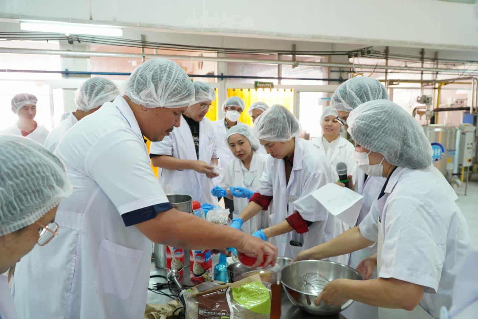 กรมปศุสัตว์เปิดโครงการอบรมยิ่งใหญ่ S 15654926