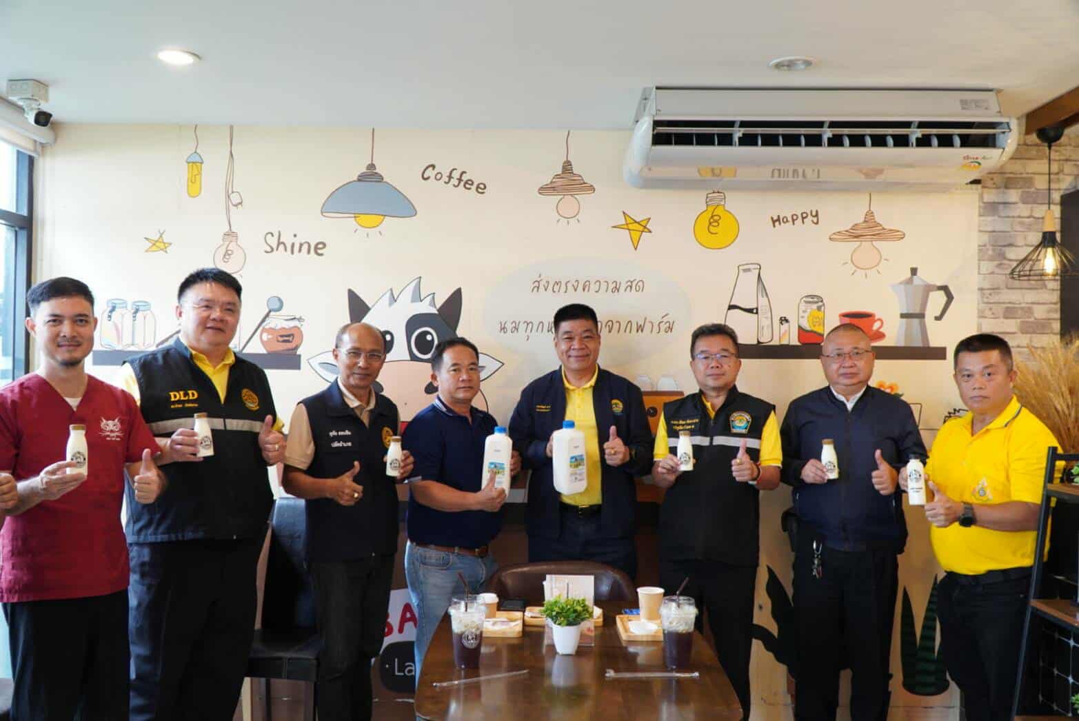 กรมปศุสัตว์ มอบนโยบายและปัจจัยการผลิตให้กับสหกรณ์โคนมการเกษตรไชยปราการ ภายใต้โครงการพัฒนาผลิตภัณฑ์สินค้าชุมชน (OTOP) ปี 2568 3 S 15671340