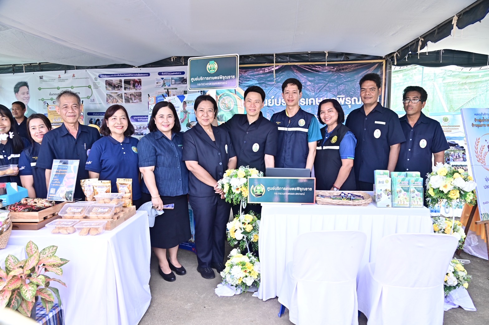 รมว.อรรถกร นำ ก.เกษตรฯ เปิดคลินิกเกษตรเคลื่อนที่ในพระราชานุเคราะห์ฯจ.นครศรีฯ ยกระดับบริการถึงมือเกษตรกร หนุนองค์ความรู้ เพิ่มรายได้ ลดความเหลื่อมล้ำ 8 S 19554396