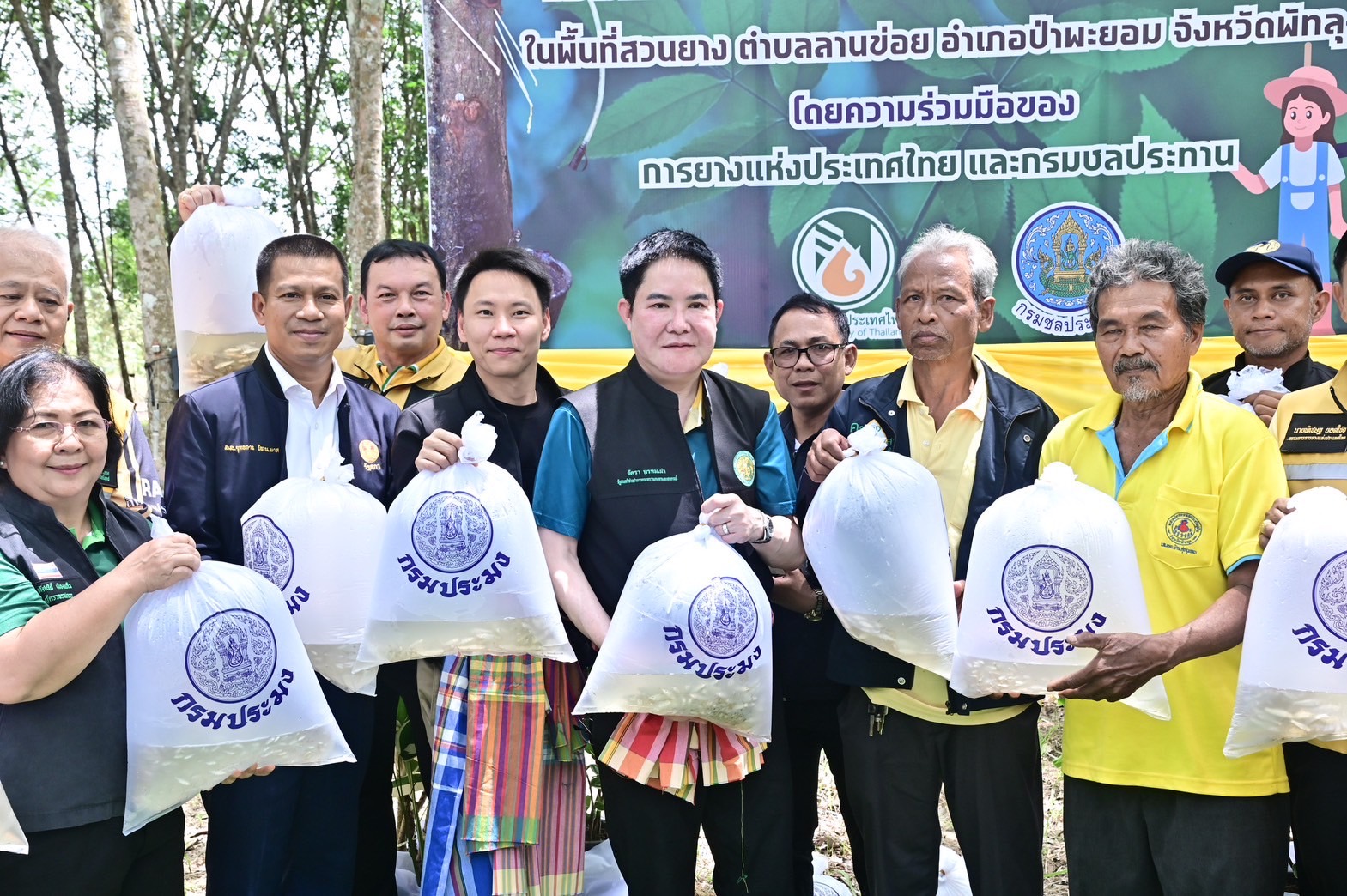 “รมว.อรรถกร” เปิดตัว “สวนยางอารยเกษตร” พัทลุงโมเดล ดึงนวัตกรรมแก๊สเอทธิลีน ร่วมกับติดระบบน้ำในสวนยางพารา เพิ่มความชุ่มชื้นและผลผลิตยาง 8 S 19587492