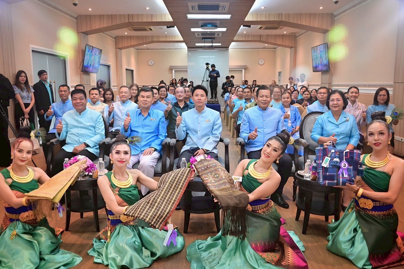 “รมว.อรรถกร” ชวนร่วมงาน “ตรานกยูงพระราชทาน ฯ ครั้งที่ 20” ดันไหมไทยสู่ Soft Power หนุน เกษตรกรเพิ่มรายได้ พร้อมโชว์นิทรรศการและผลิตภัณฑ์หม่อนไหมจากทั่วประเทศ 6 S 19750950