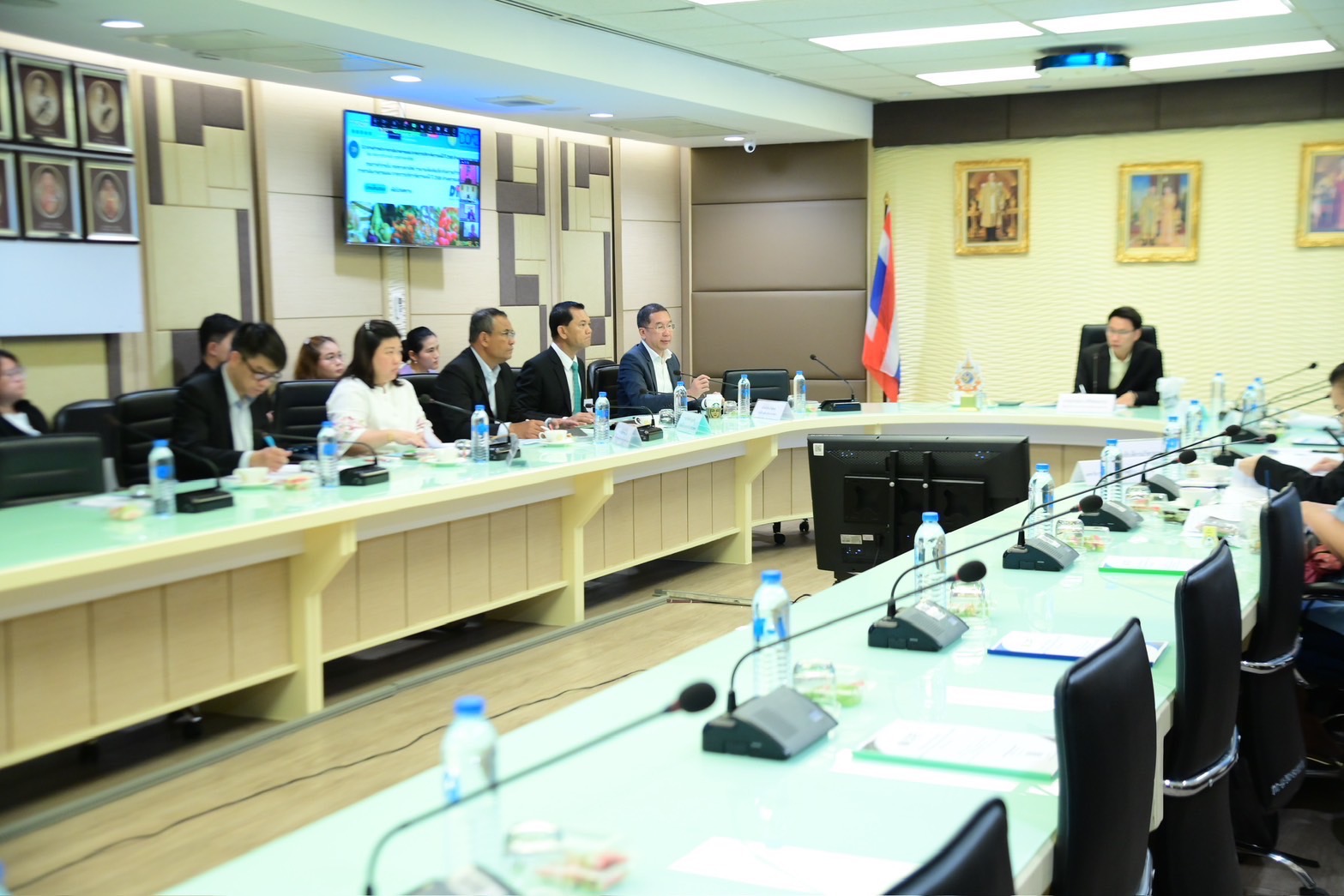 รมว.อรรถกร นำถก “ฟรุ๊ตบอร์ด” ไฟเขียวโครงการพัฒนาสวนลำไยคุณภาพตัดแต่งทรงพุ่ม/ช่อผล ทุ่มงบ 1,000 ล้าน เพิ่มลำไยเกรดA-AA เพิ่มรายได้เกษตรกรเตรียมชง ครม.เร็วๆ นี้ มั่นใจแก้ปัญหายั่งยืน 5 S 19849269