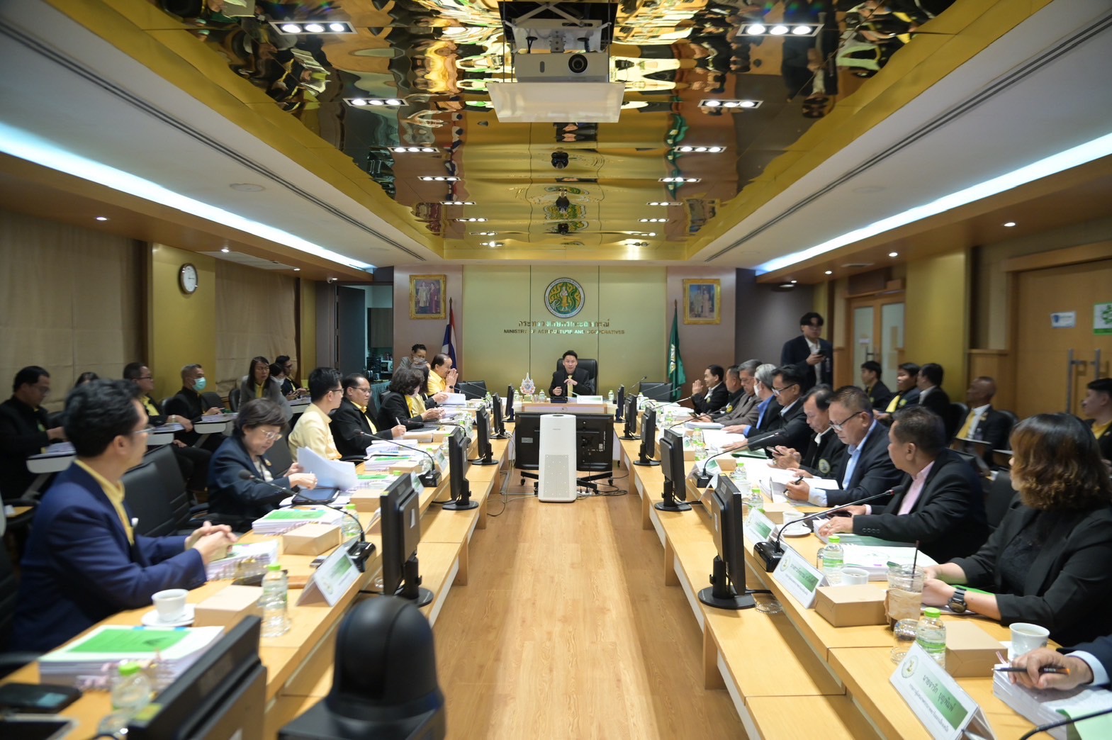 “รมว.อรรถกร” นั่งหัวโต๊ะประชุมกองทุนฟื้นฟูฯ กำชับเดินหน้าโปร่งใส รอบคอบ เร่งแก้หนี้เกษตรกร 4 S 19988529