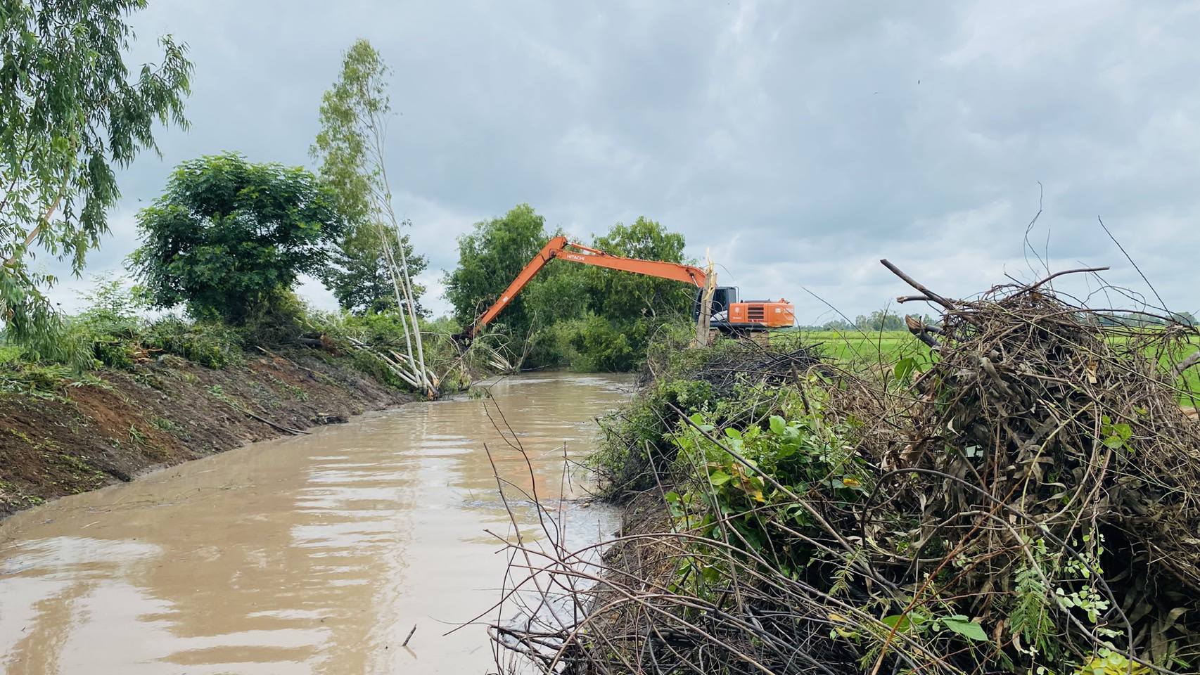 เปิดทางน้ำทั่วไทย กรมชลฯ ลุยกำจัดผักตบ - ติดตั้งเครื่องสูบน้ำ เร่งระบายน้ำช่วยประชาชนฝ่าวิกฤตฤดูฝน 5 S 2564193