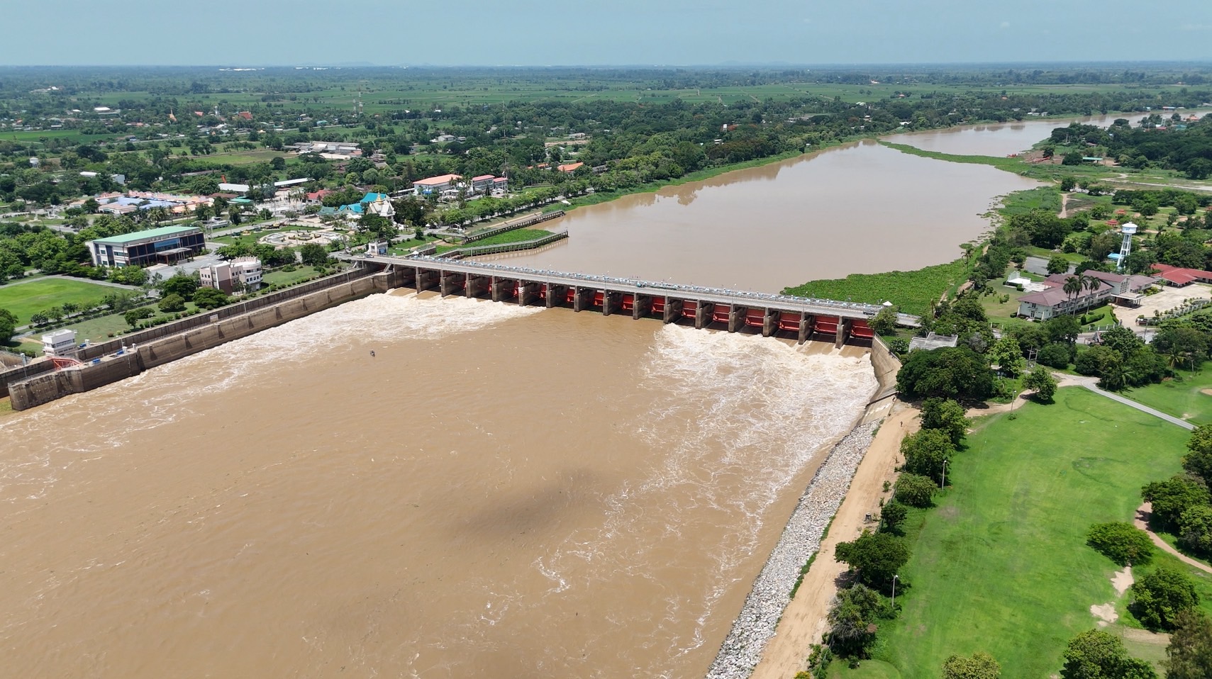 กรมชลฯ เตือนท้ายเขื่อนเจ้าพระยา เตรียมรับน้ำเหนือเพิ่ม 2 S 2572295