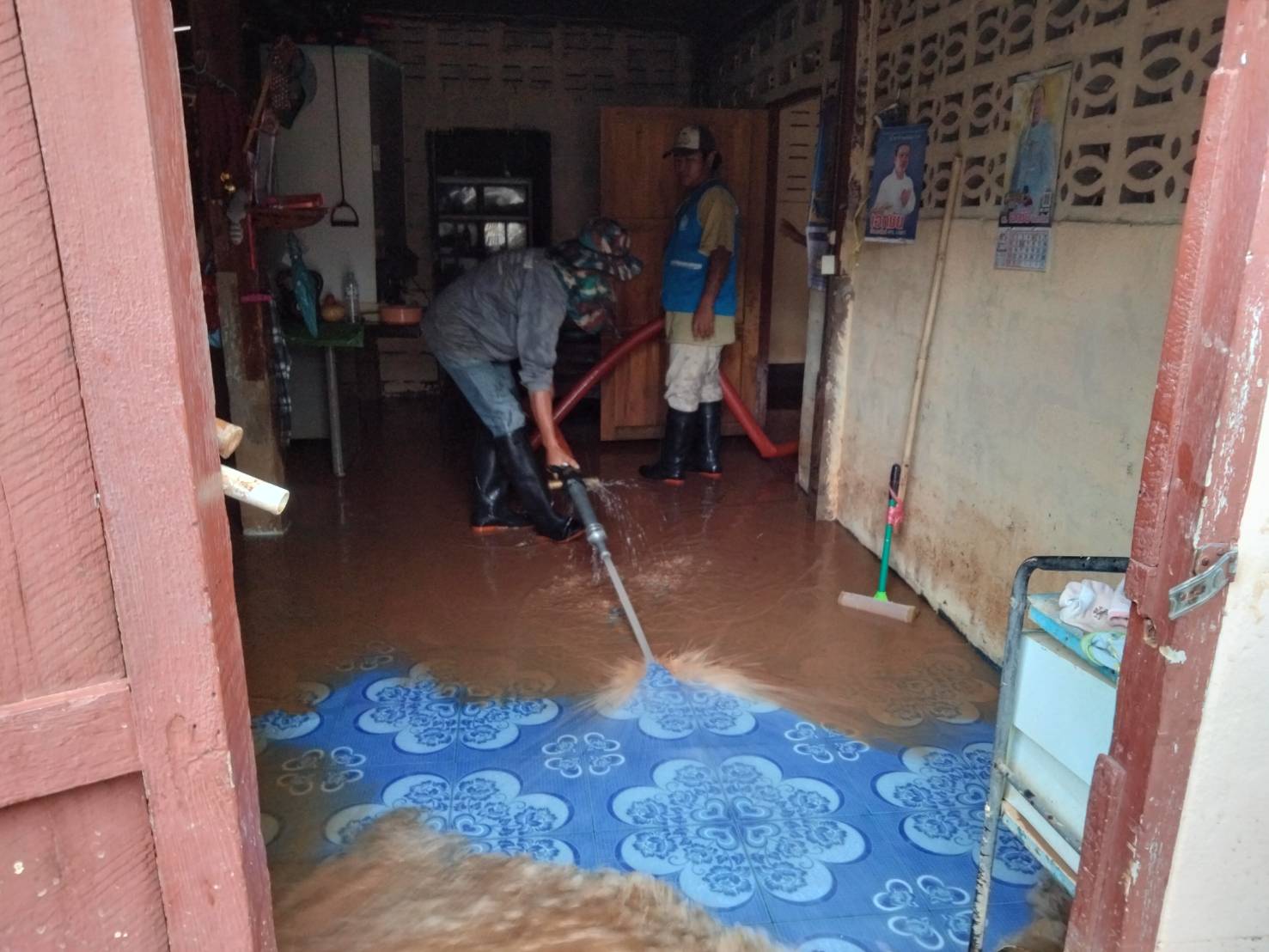 จากน้ำท่วมถึงแนวชายแดน ชป.เดินหน้าช่วยเหลือทุกพื้นที่ พร้อมยืนหยัดเคียงข้างประชาชนทุกสถานการณ์ 8 S 53215360