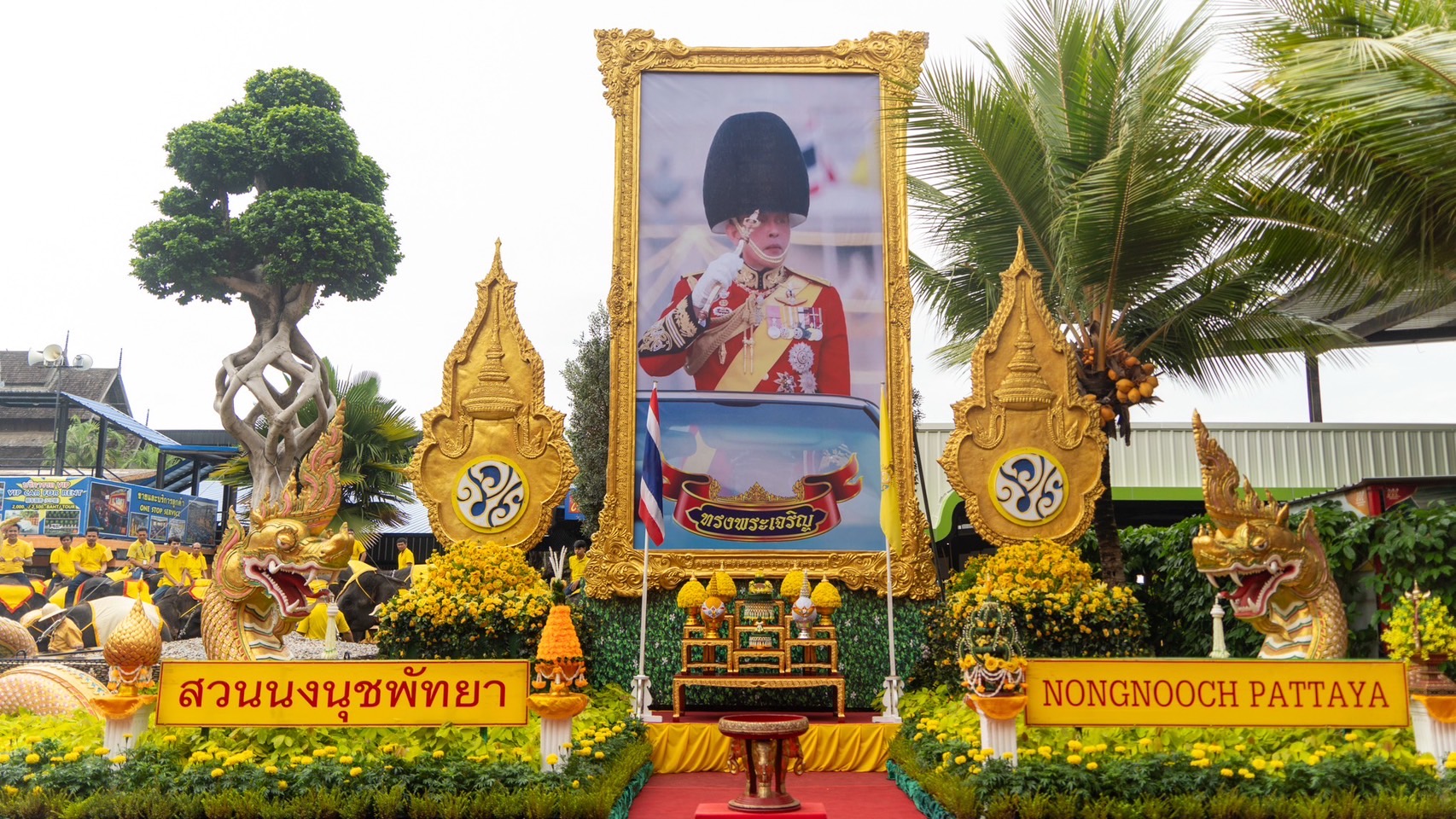 สุดยิ่งใหญ่พิธีถวายราชสดุดีเฉลิมพระเกียรติ 73 พรรษา S 6440757
