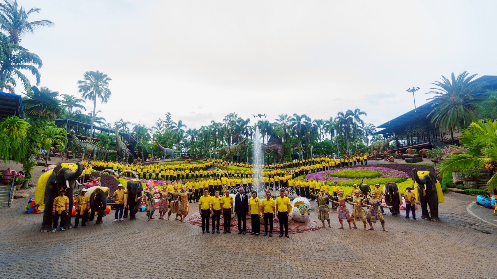 สุดยิ่งใหญ่พิธีถวายราชสดุดีเฉลิมพระเกียรติ 73 พรรษา S 6440817