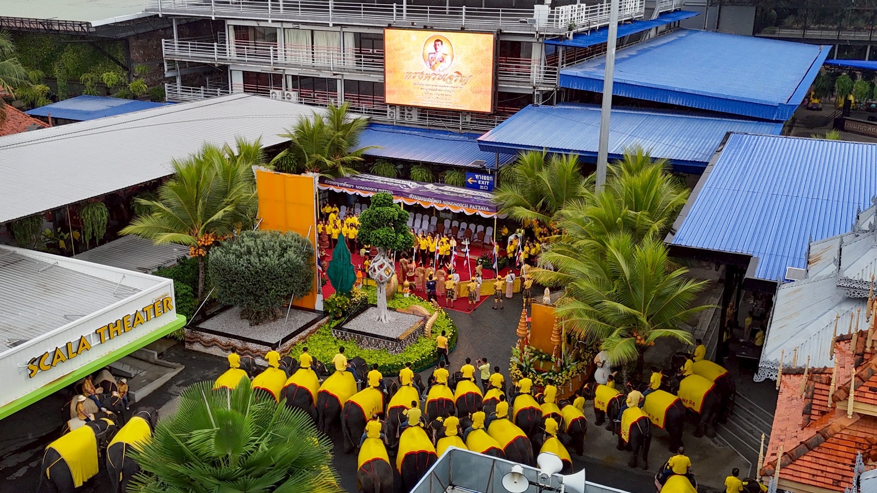 สุดยิ่งใหญ่พิธีถวายราชสดุดีเฉลิมพระเกียรติ 73 พรรษา S 6440937