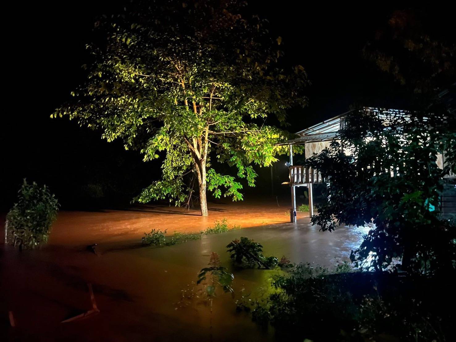 ชป.เกาะติดสถานการณ์น้ำอย่างใกล้ชิด หลังฝนตกหนักต่อเนื่อง ทำน้ำล้นตลิ่งในหลายพื้นที่ 3 S 7684213