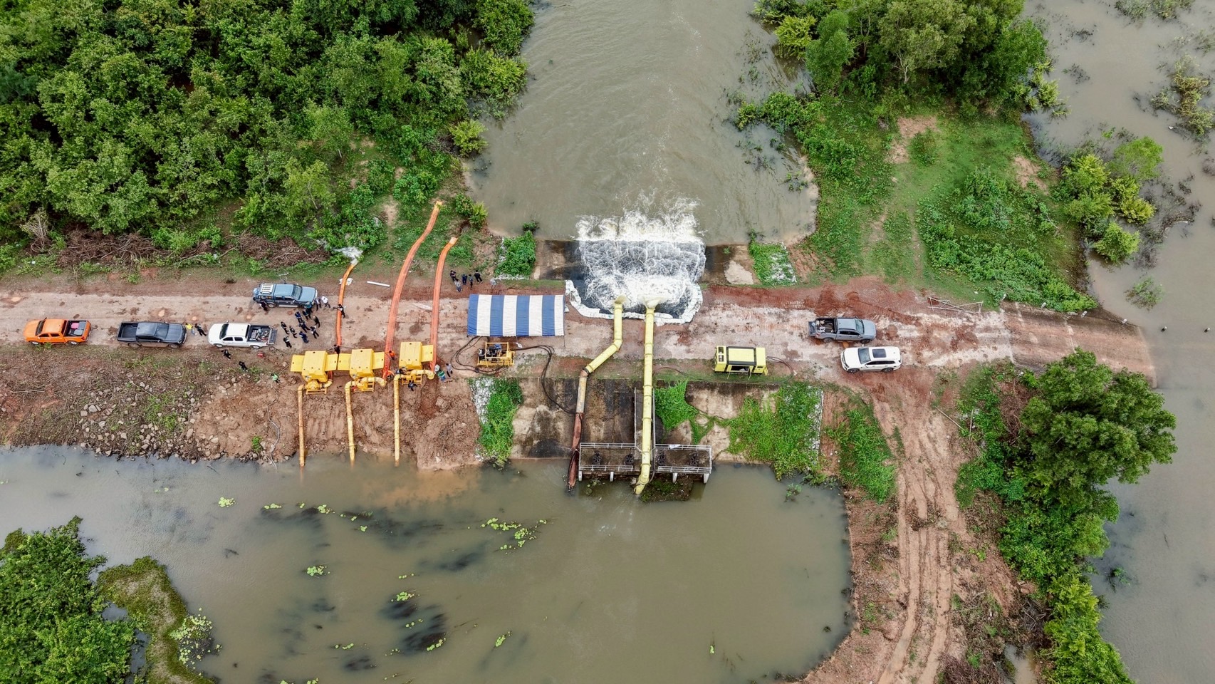 ชป.เร่งระบายน้ำพื้นที่ริมโขง หลังพายุวิภาทำฝนตกหนักในพื้นที่ สปป.ลาว 4 S 7700538 1