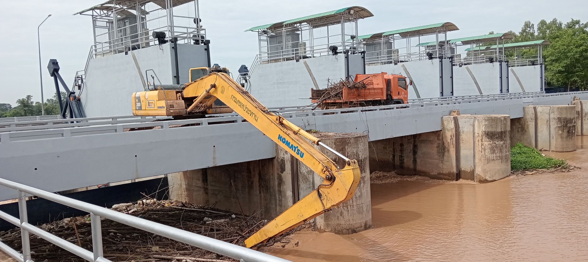 ชป.จับตาลุ่มน้ำยมเฝ้าระวังใกล้ชิด ป้องเมืองสุโขทัย 3 S 7708790