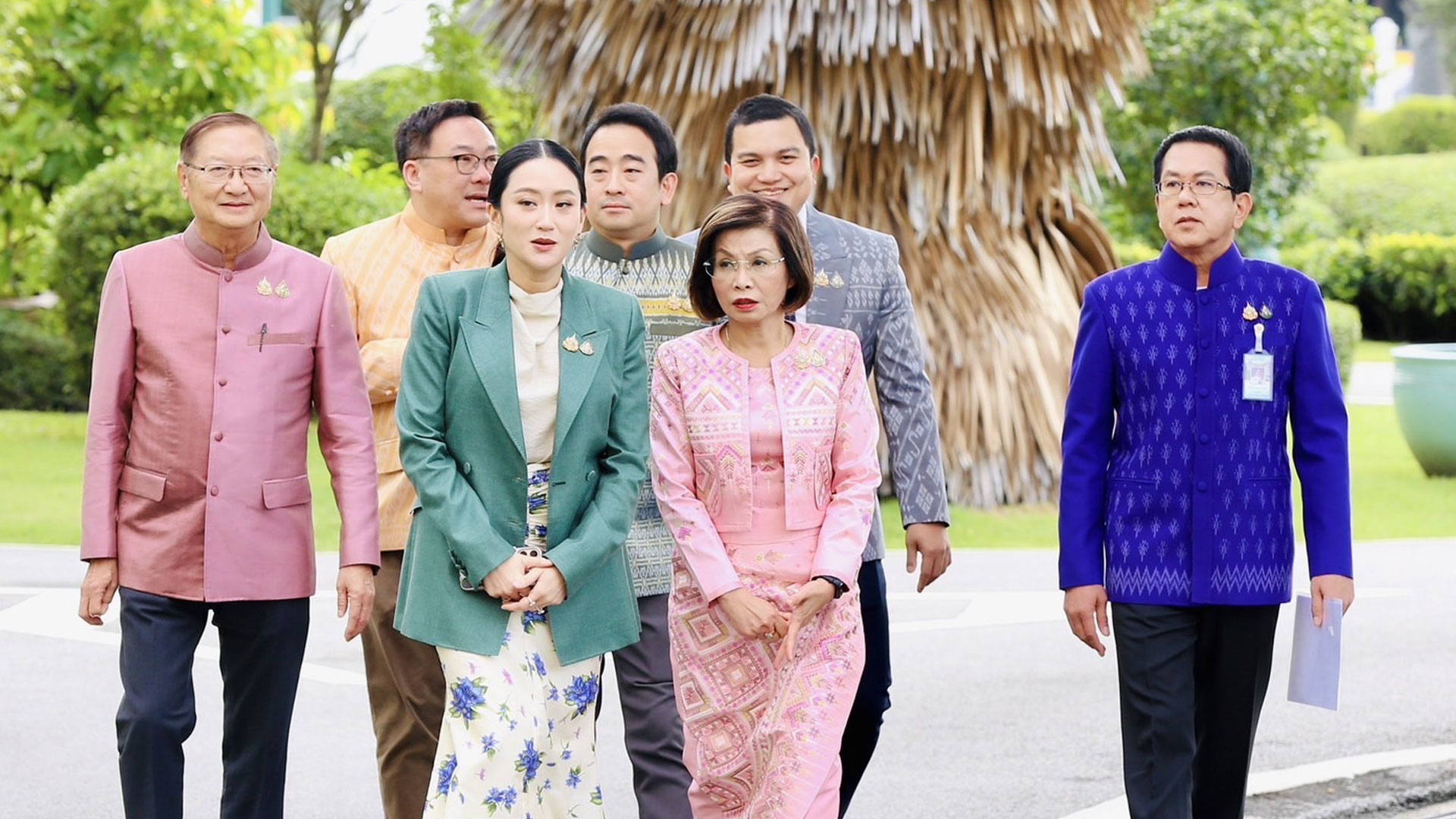 นายกฯ สั่งด่วนจัดการสินค้าเกษตรเถื่อนชายแดน พร้อมสั่งดูแลราคาเกษตรที่ได้รับผลกระทบทุกมิติขณะที่แรงงานกัมพูชาให้ผ่อนปรนอยู่ในไทยได้นานขึ้น ส่วนด้านท่องเที่ยวที่มนุษย์สร้างขึ้นเร่งเดินหน้าF1และเทศกาลดนตรี Tomorrow Land เป้าหมายไทยยืน 1ประเทศน่าเที่ยวระดับโลก 1 นายกฯ สั่งด่วน2