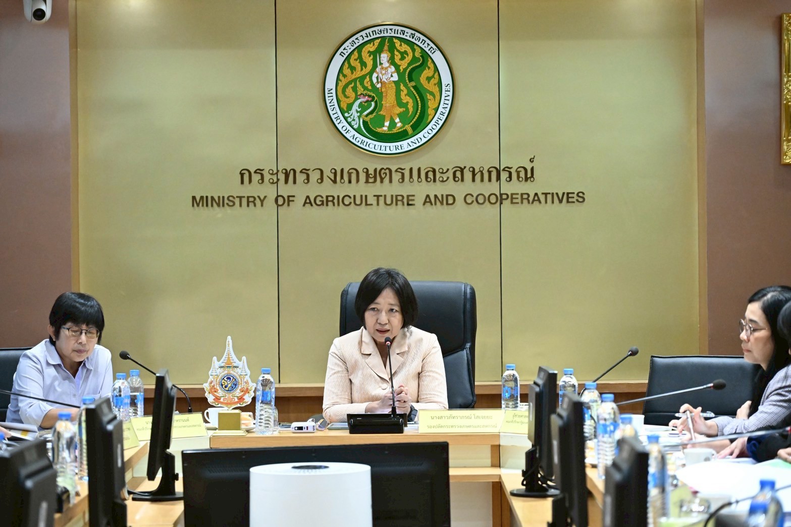 รองปลัดเกษตรฯ เปิดประชุมคณะกรรมการบริหารนโยบายสินค้าเกษตรและบริการมูลค่าสูง 1 ท้องถิ่น 1 สินค้าเกษตรมูลค่าสูง ครั้งที่ 2/2568 3 02 1