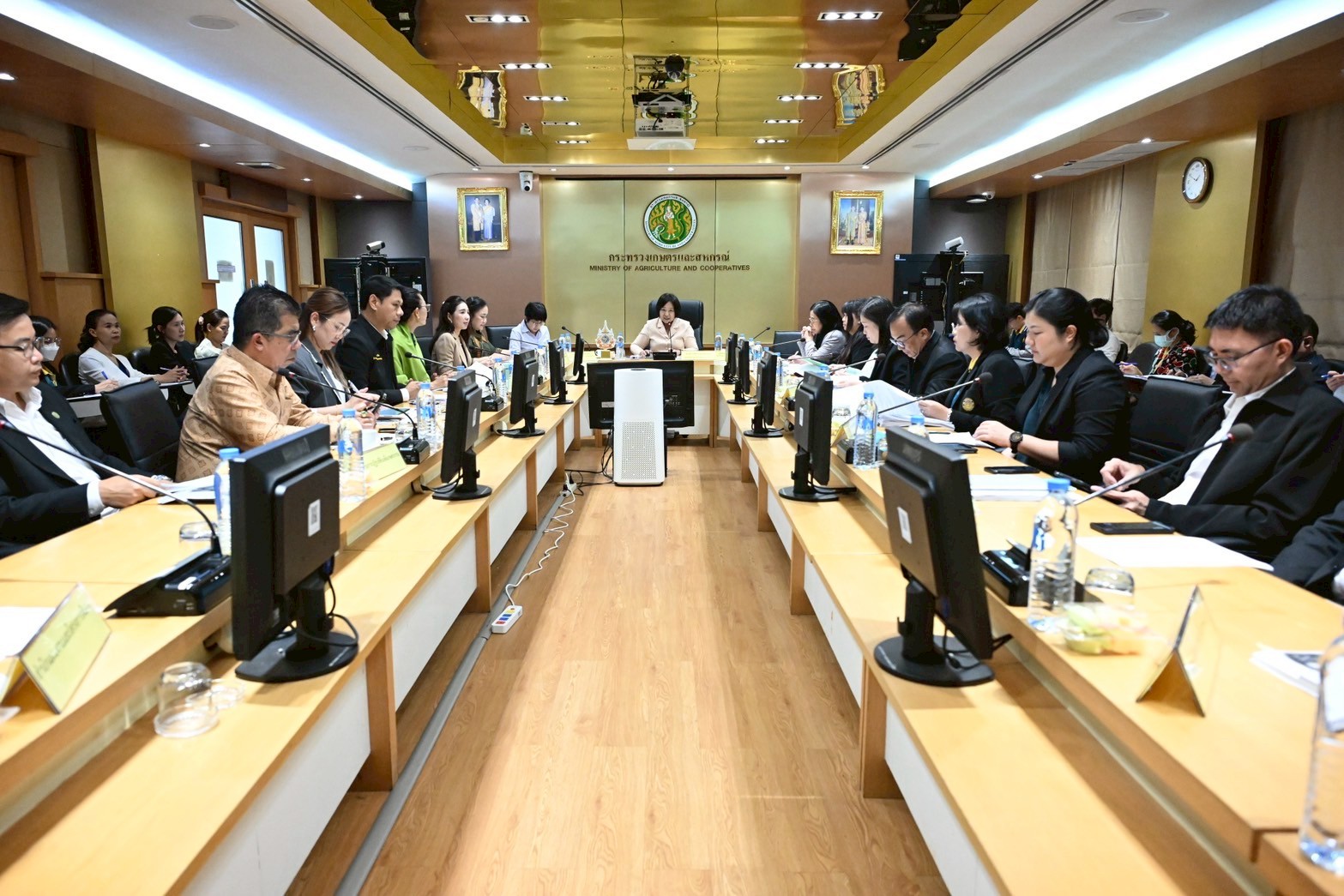 รองปลัดเกษตรฯ เปิดประชุมคณะกรรมการบริหารนโยบายสินค้าเกษตรและบริการมูลค่าสูง 1 ท้องถิ่น 1 สินค้าเกษตรมูลค่าสูง ครั้งที่ 2/2568 6 08