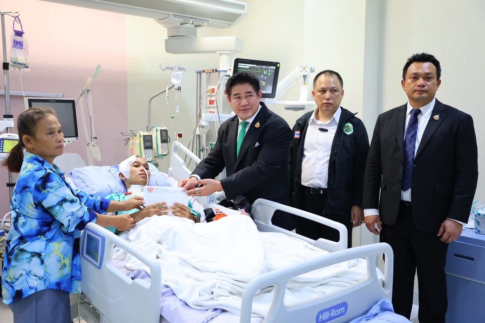 “ธรรมนัส” มอบเงินช่วยเหลือทหารกล้า ให้กำลังใจแนวหน้า ยกย่องความเสียสละ ย้ำ ยืนเคียงข้างทหารทุกคน ต้องไม่มีใครถูกทิ้งไว้ข้างหลัง 2 1044616