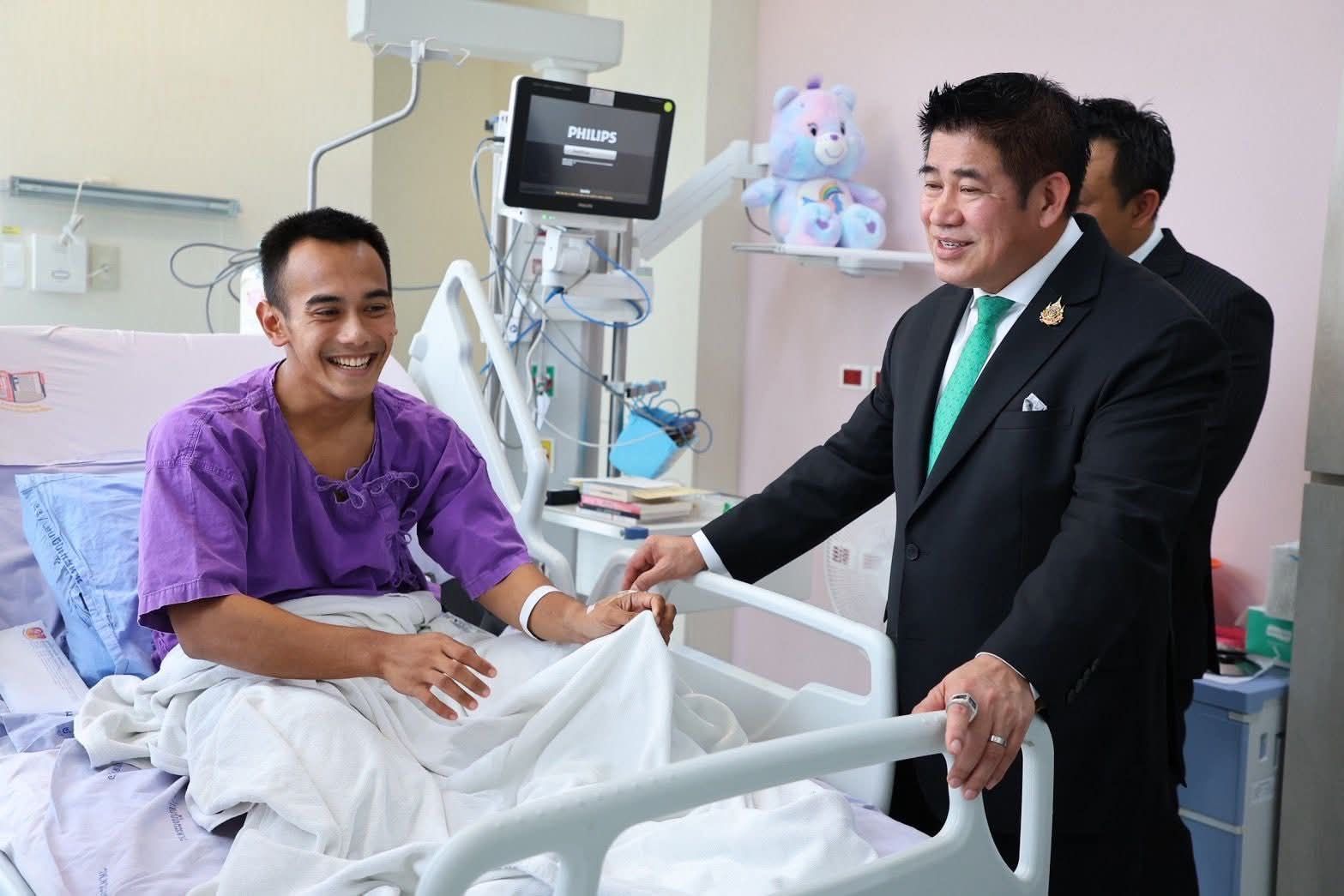 “ธรรมนัส” มอบเงินช่วยเหลือทหารกล้า ให้กำลังใจแนวหน้า ยกย่องความเสียสละ ย้ำ ยืนเคียงข้างทหารทุกคน ต้องไม่มีใครถูกทิ้งไว้ข้างหลัง 4 1044618