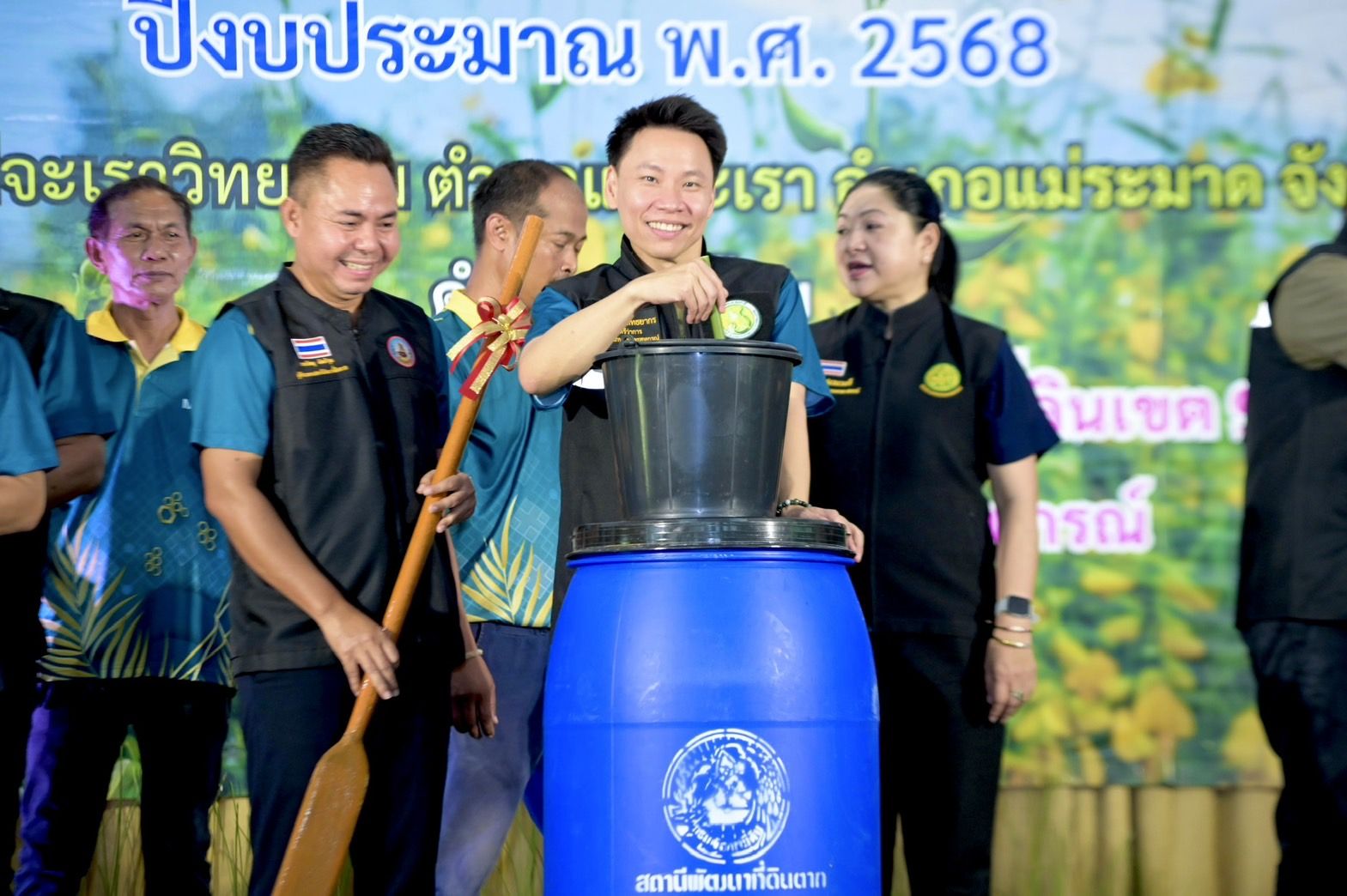 “รมว.อรรถกร” เปิดโครงการปรับปรุงดินพื้นที่เสี่ยงภัยแล้ง จ.ตาก พัฒนาคุณภาพดิน หนุนองค์ความรู้ เพิ่มศักยภาพเกษตรกรกว่า 300 ราย 2 1112029