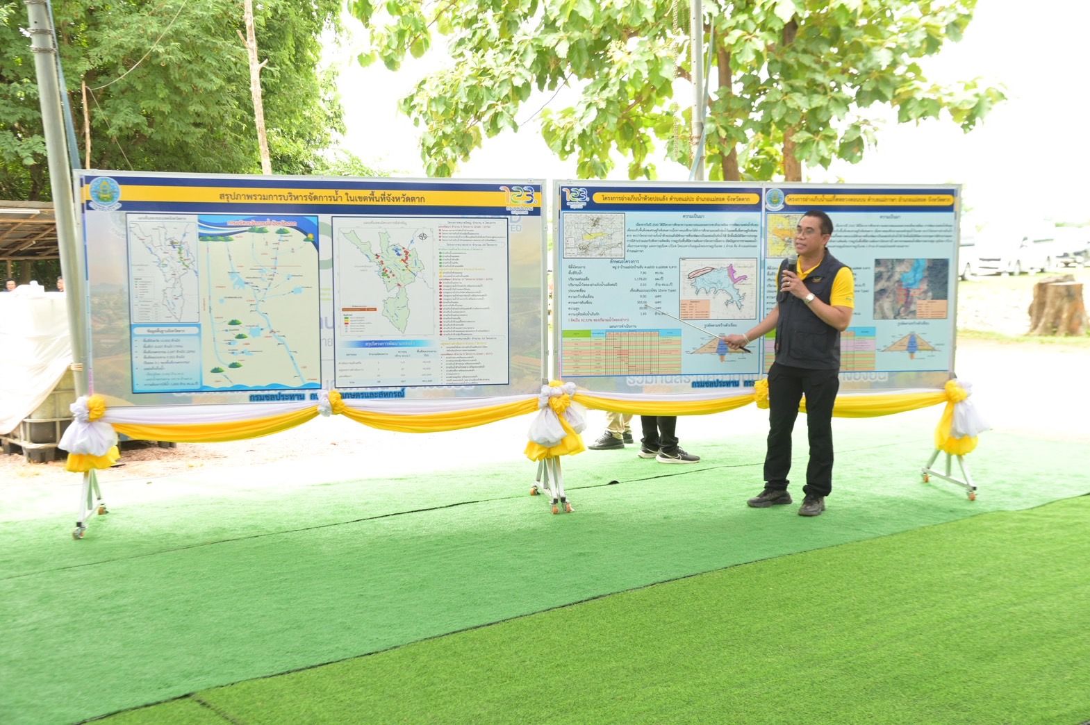 รมว.อรรถกร พบปะชาวบ้านแม่สอด สั่งเร่ง 2 โครงการพัฒนาแหล่งน้ำ คู่การสานต่อโครงการในพระราชดำริ 7 1112480