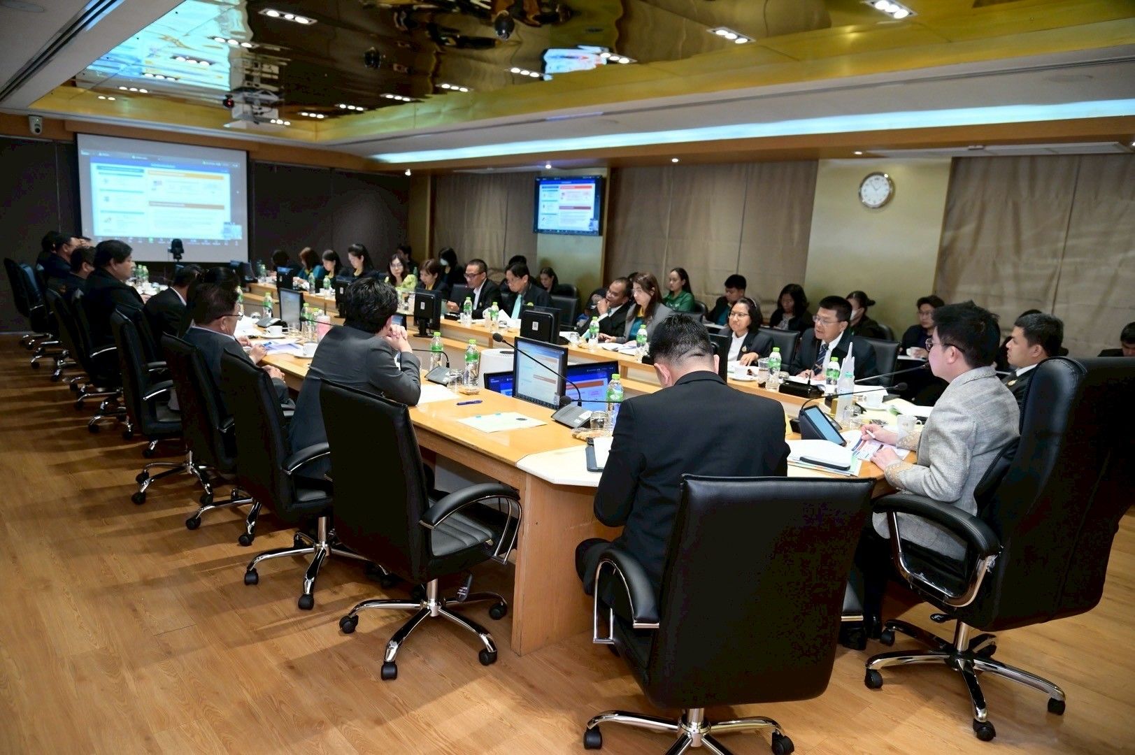 รมช.เกษตรฯ ประชุมรับฟังความคิดเห็นสถานการณ์ด้านภาษีตอบโต้ (Reciprocal Tariffs)ด้านการค้าสินค้าประมงของสหรัฐอเมริกา 6 1310602