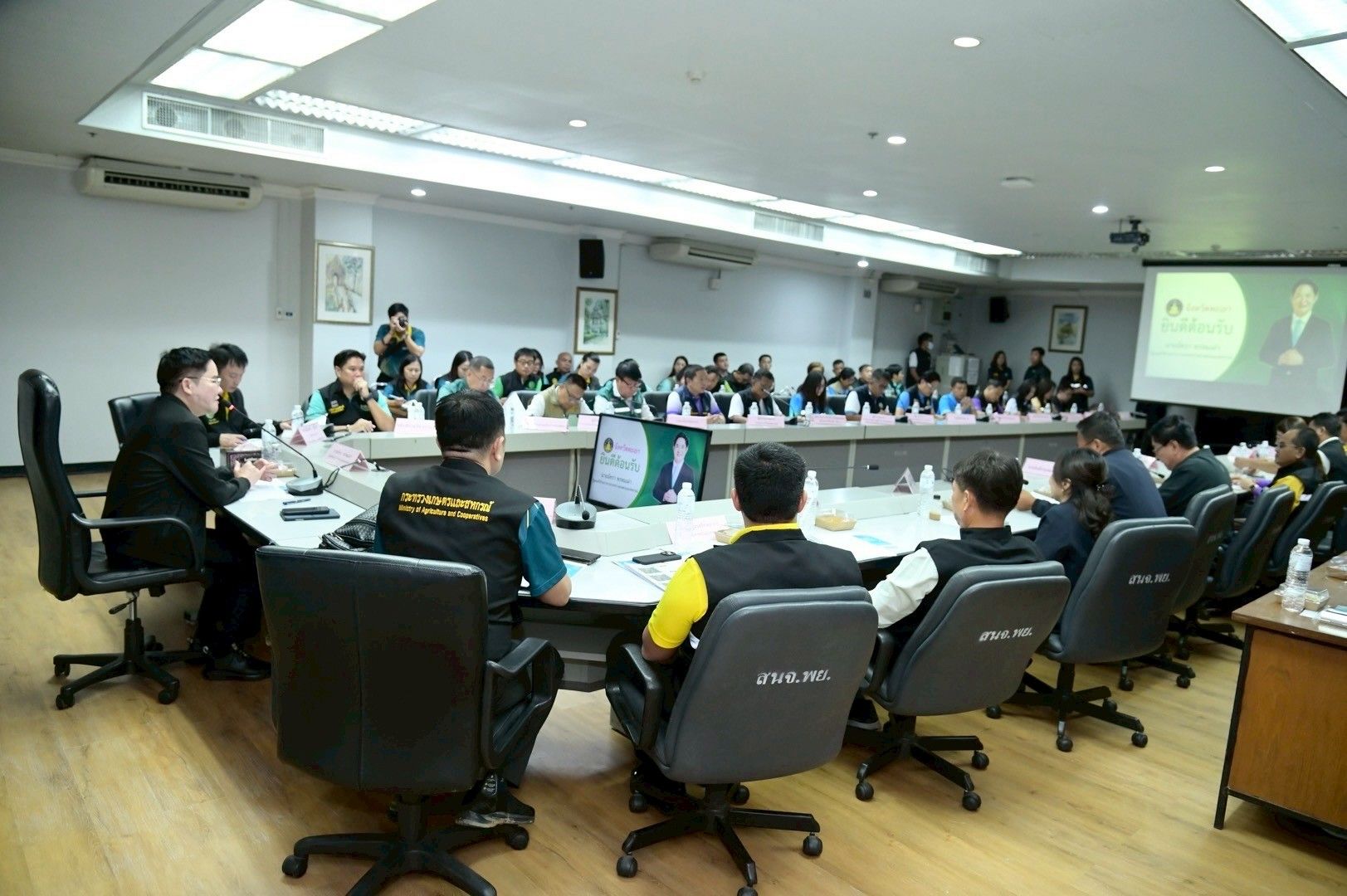 รมช.อัครา ติดตามการขับเคลื่อนการบริหารจัดการน้ำและการเกษตรในพื้นที่จังหวัดพะเยา เน้นยำการบูรณาการการทำงานร่วมกันของหน่วยงานในสังกัด กษ. และราชการส่วนท้องถิ่น เพื่อพัฒนาแนวทางการขับเคลื่อนภาคการเกษตรให้เป็นจังหวัดนำร่องและสานต่อนโยบายพะเยาโมเดล 4 1318306