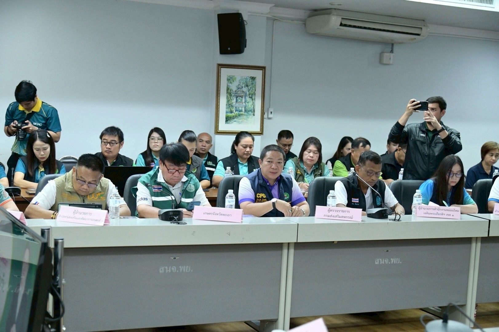 รมช.อัครา ติดตามการขับเคลื่อนการบริหารจัดการน้ำและการเกษตรในพื้นที่จังหวัดพะเยา เน้นยำการบูรณาการการทำงานร่วมกันของหน่วยงานในสังกัด กษ. และราชการส่วนท้องถิ่น เพื่อพัฒนาแนวทางการขับเคลื่อนภาคการเกษตรให้เป็นจังหวัดนำร่องและสานต่อนโยบายพะเยาโมเดล 6 1318313