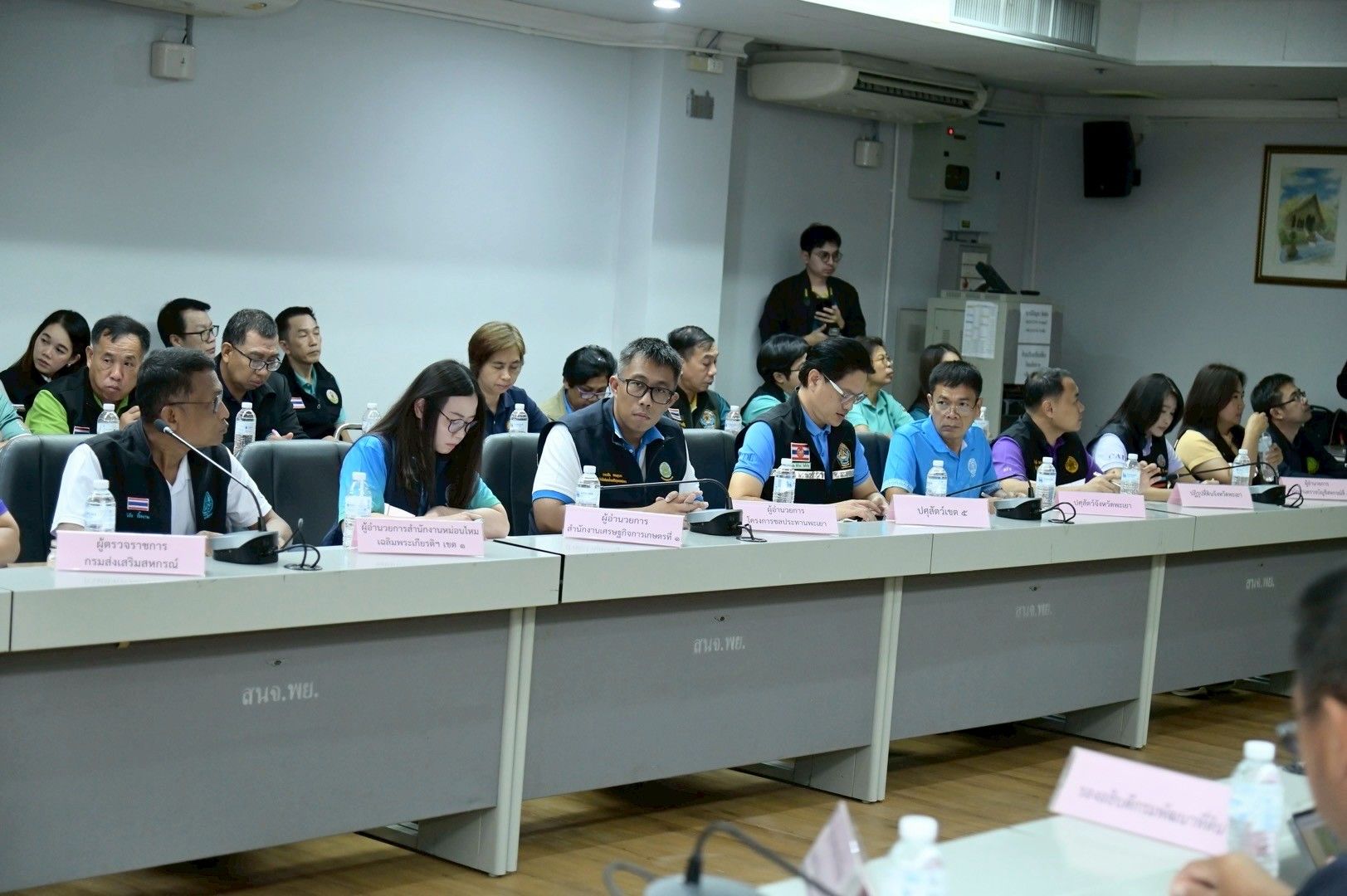 รมช.อัครา ติดตามการขับเคลื่อนการบริหารจัดการน้ำและการเกษตรในพื้นที่จังหวัดพะเยา เน้นยำการบูรณาการการทำงานร่วมกันของหน่วยงานในสังกัด กษ. และราชการส่วนท้องถิ่น เพื่อพัฒนาแนวทางการขับเคลื่อนภาคการเกษตรให้เป็นจังหวัดนำร่องและสานต่อนโยบายพะเยาโมเดล 7 1318317