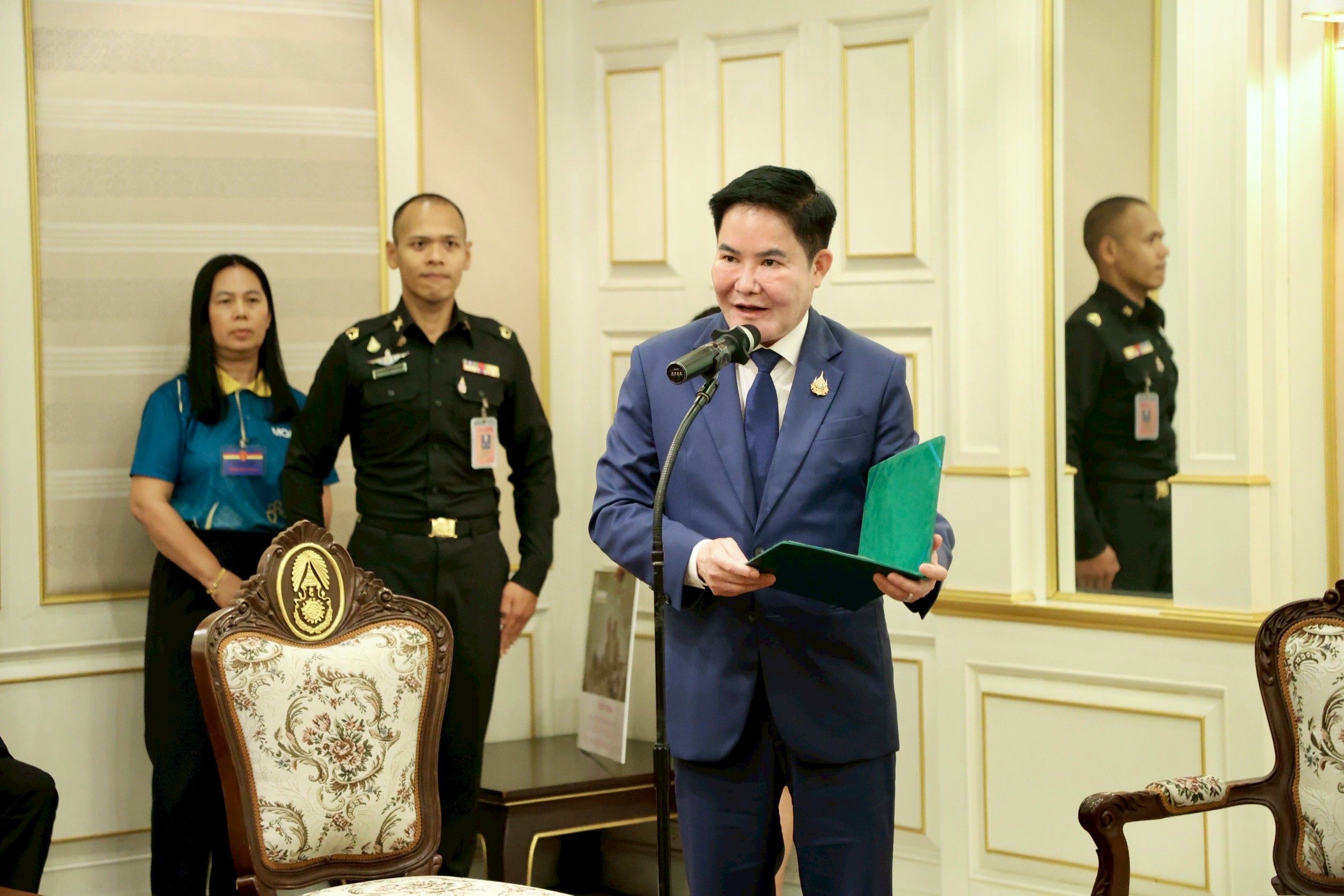 กระทรวงเกษตรฯ ร่วมกับสมาคมการประมงแห่งประเทศไทย สมาคมการประมงท้องถิ่น และชาวประมง มอบวัสดุประเภทอวนให้แก่กองทัพบกเพื่อใช้ประโยชน์ในราชการทหาร 6 1322628