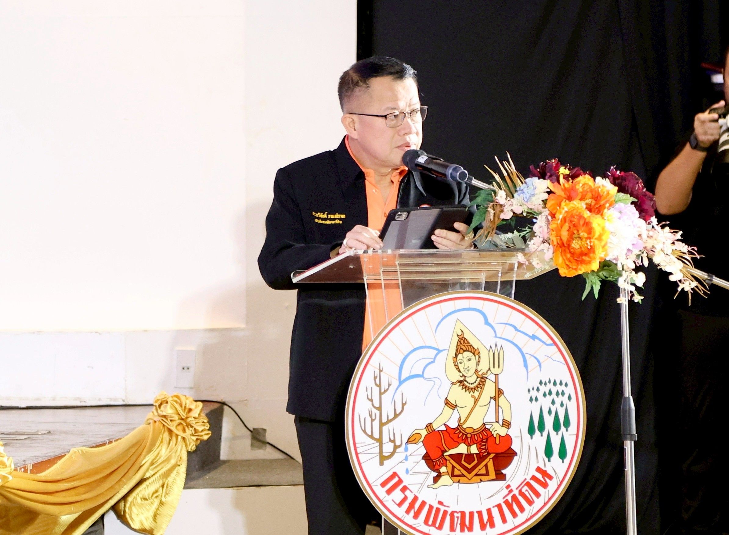 “รมช.อัครา” ดันผลงานวิชาการวิจัยพัฒนาดินไทยด้วยนวัตกรรม ต่อยอดสู่แผนพัฒนาโครงสร้างดินประเทศไทย หนุนเครือข่ายขยายองค์ความรู้เสริมแกร่งเกษตรกร 3 1329115