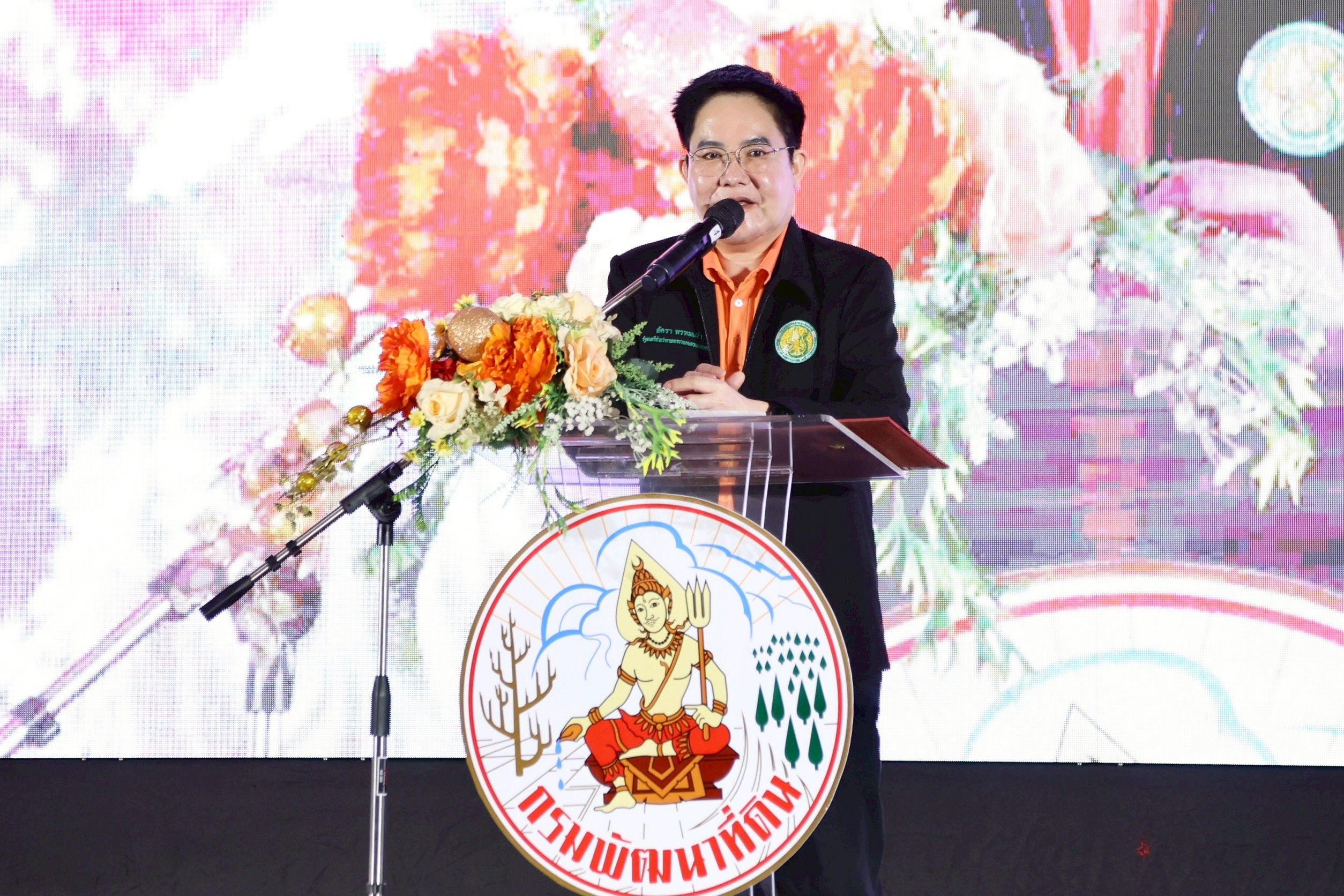 “รมช.อัครา” ดันผลงานวิชาการวิจัยพัฒนาดินไทยด้วยนวัตกรรม ต่อยอดสู่แผนพัฒนาโครงสร้างดินประเทศไทย หนุนเครือข่ายขยายองค์ความรู้เสริมแกร่งเกษตรกร 2 1329116