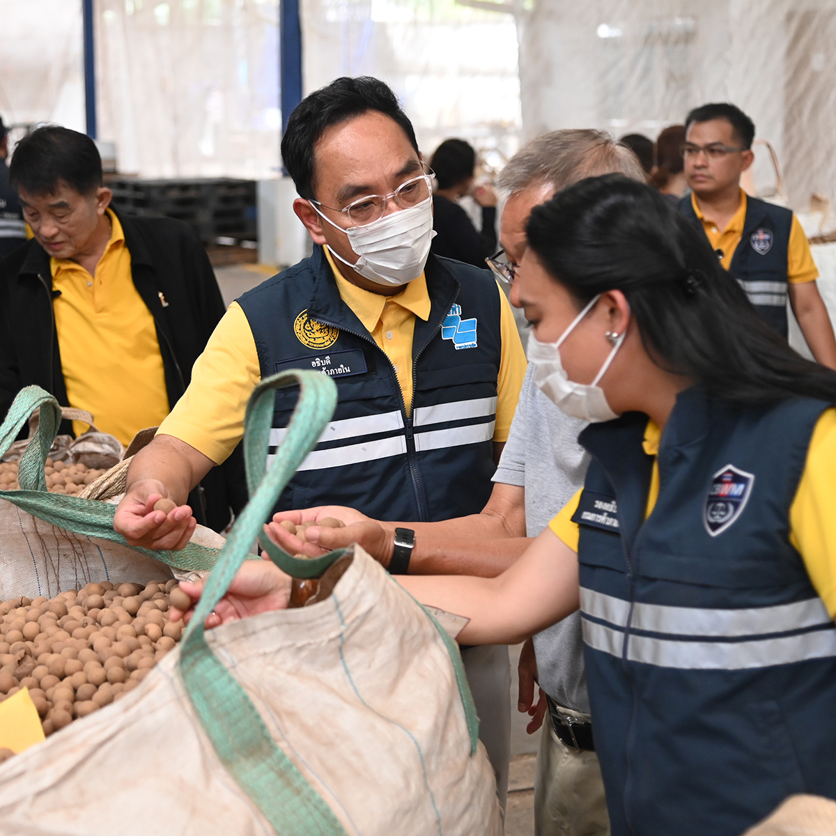 กรมการค้าภายใน เดินหน้าพยุงราคาลำไย ดึงโรงอบรับซื้อ 100,000 ตัน – วอนชาวสวนทยอยเก็บ เพื่อรักษาคุณภาพ-ขายได้ราคาดี 4 526372800 1339357114423492 6937406252927687967 n
