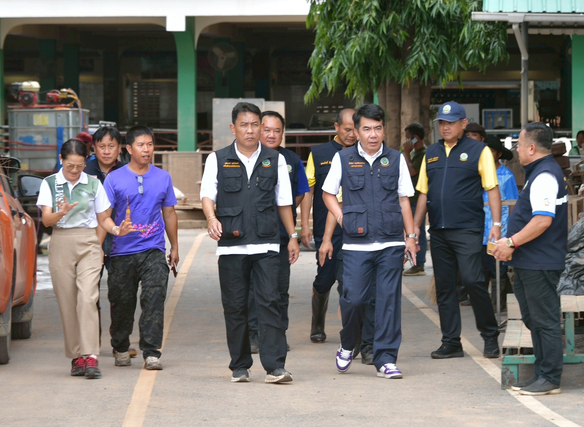 รมว.อรรถกรฯ จับมือจิตอาสา ลุยฟื้นฟูเมืองน่านหลังน้ำลด บรรเทาทุกข์ให้กับชาวเมืองน่าน 9 527886240 1163179482523321 1892357511679991887 n