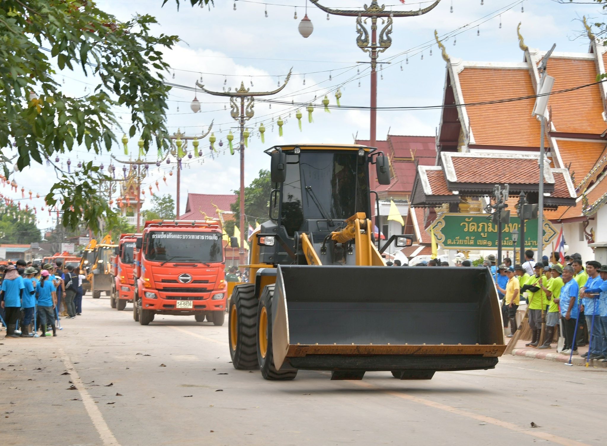 รมว.อรรถกรฯ จับมือจิตอาสา ลุยฟื้นฟูเมืองน่านหลังน้ำลด บรรเทาทุกข์ให้กับชาวเมืองน่าน 7 528085638 1163179139190022 6852168844973268267 n