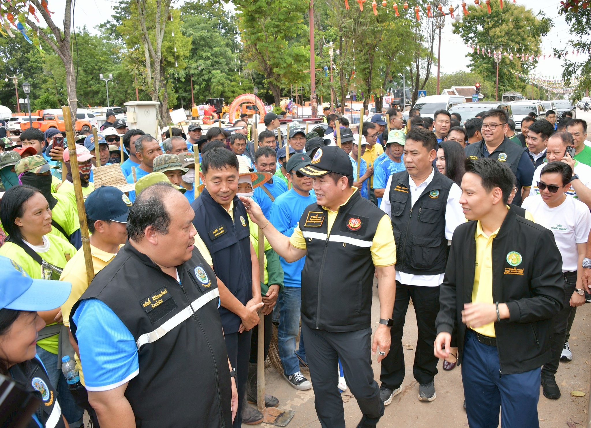 รมว.อรรถกรฯ จับมือจิตอาสา ลุยฟื้นฟูเมืองน่านหลังน้ำลด บรรเทาทุกข์ให้กับชาวเมืองน่าน 3 528380099 1163175635857039 4325984021006116810 n