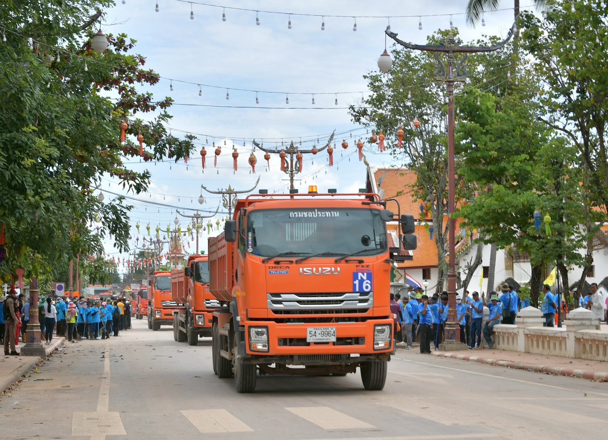 รมว.อรรถกรฯ จับมือจิตอาสา ลุยฟื้นฟูเมืองน่านหลังน้ำลด บรรเทาทุกข์ให้กับชาวเมืองน่าน 6 528383639 1163177025856900 6373417166012114377 n