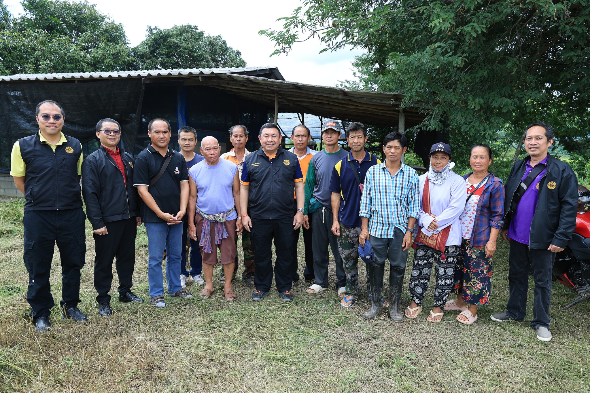 เลขาธิการ ส.ป.ก. พร้อมคณะลงพื้นที่ตรวจเยี่ยมวิสาหกิจชุมชนกลุ่มเกษตรกรโครงการปฏิรูปที่ดินพื้นที่เอกชน ตำบลพระธาตุขิงแกง อำเภอจุน จังหวัดพะเยา 2 532578742 1081696514119663 6210667445840660275 n
